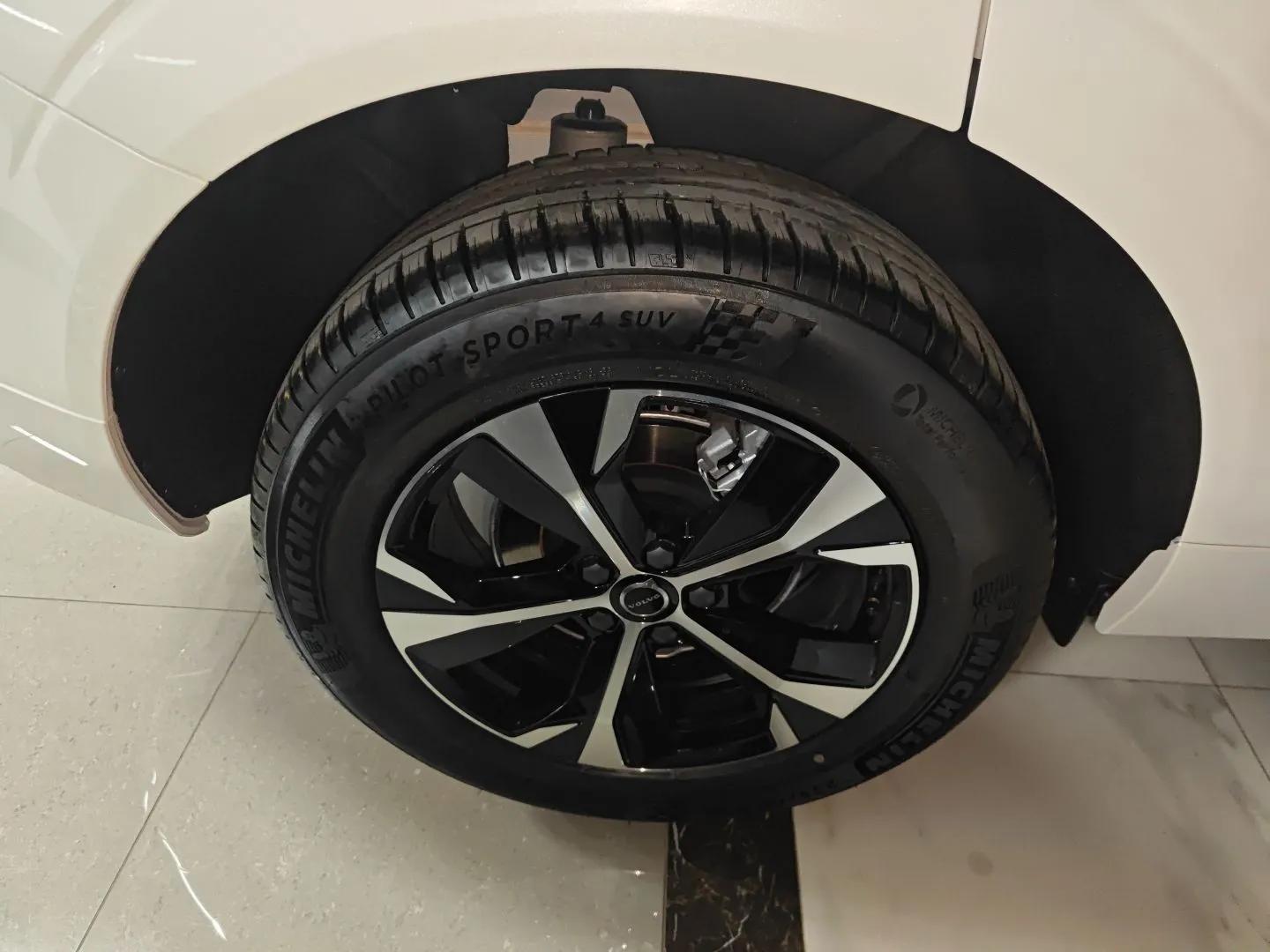 Volvo XC60 2026 B5 4x4 Smart Luxury Edition — миниатюра 10