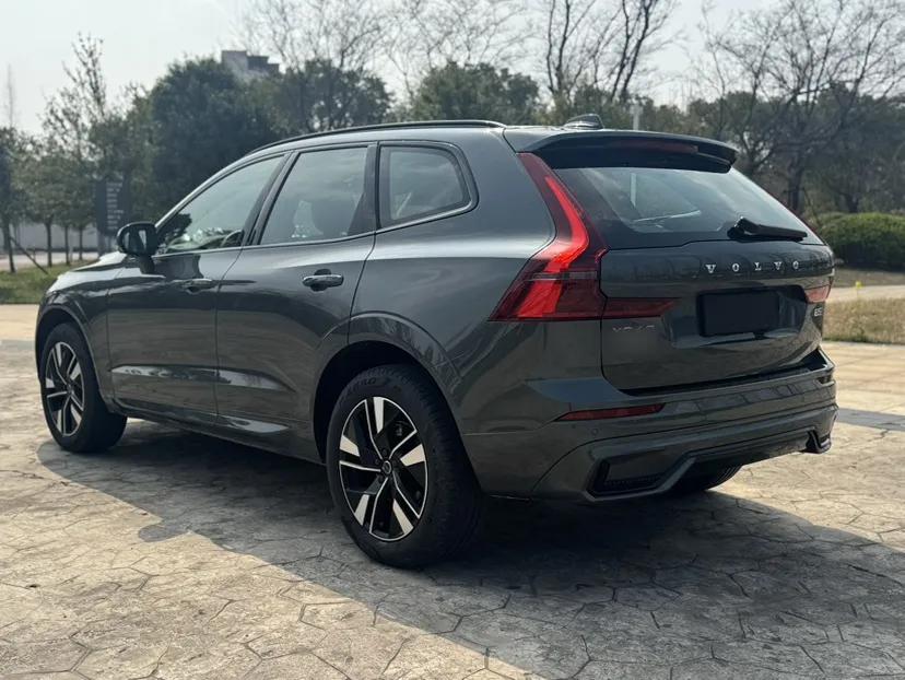 Volvo XC60 2026 B5 4x4 SmartDrive Sport Edition — миниатюра 3