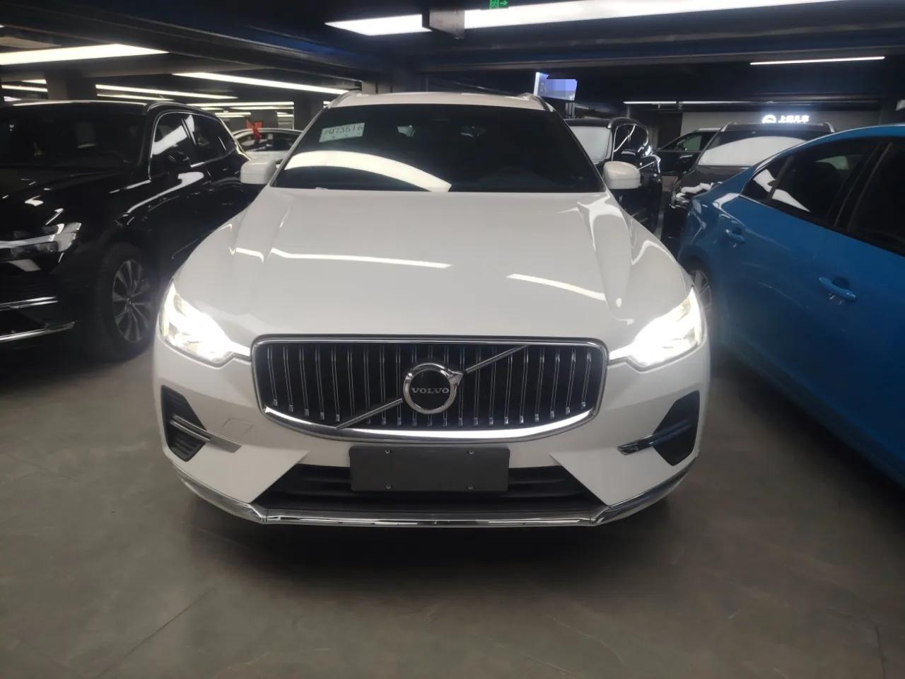 Volvo XC60 2024 B5 4x4 Smart Luxury Edition — миниатюра 3