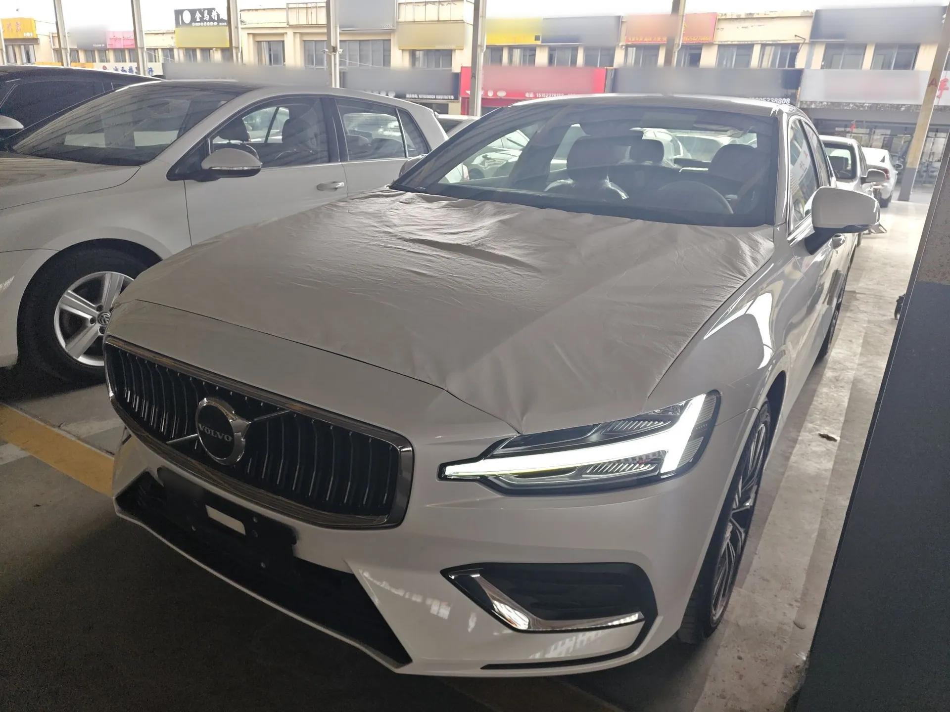 Volvo S60 2025 B4 Zhiyuan Luxury Edition — миниатюра 1