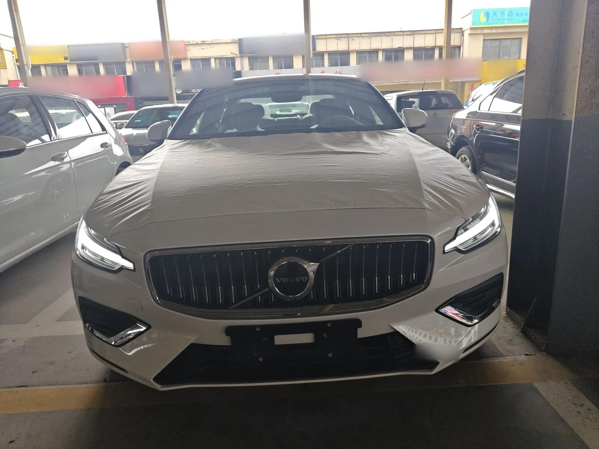 Volvo S60 2025 B4 Zhiyuan Luxury Edition — миниатюра 2