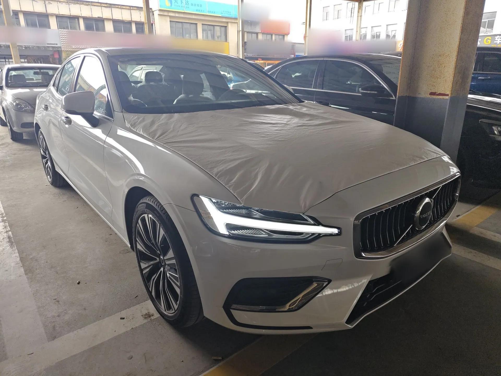 Volvo S60 2025 B4 Zhiyuan Luxury Edition — миниатюра 3
