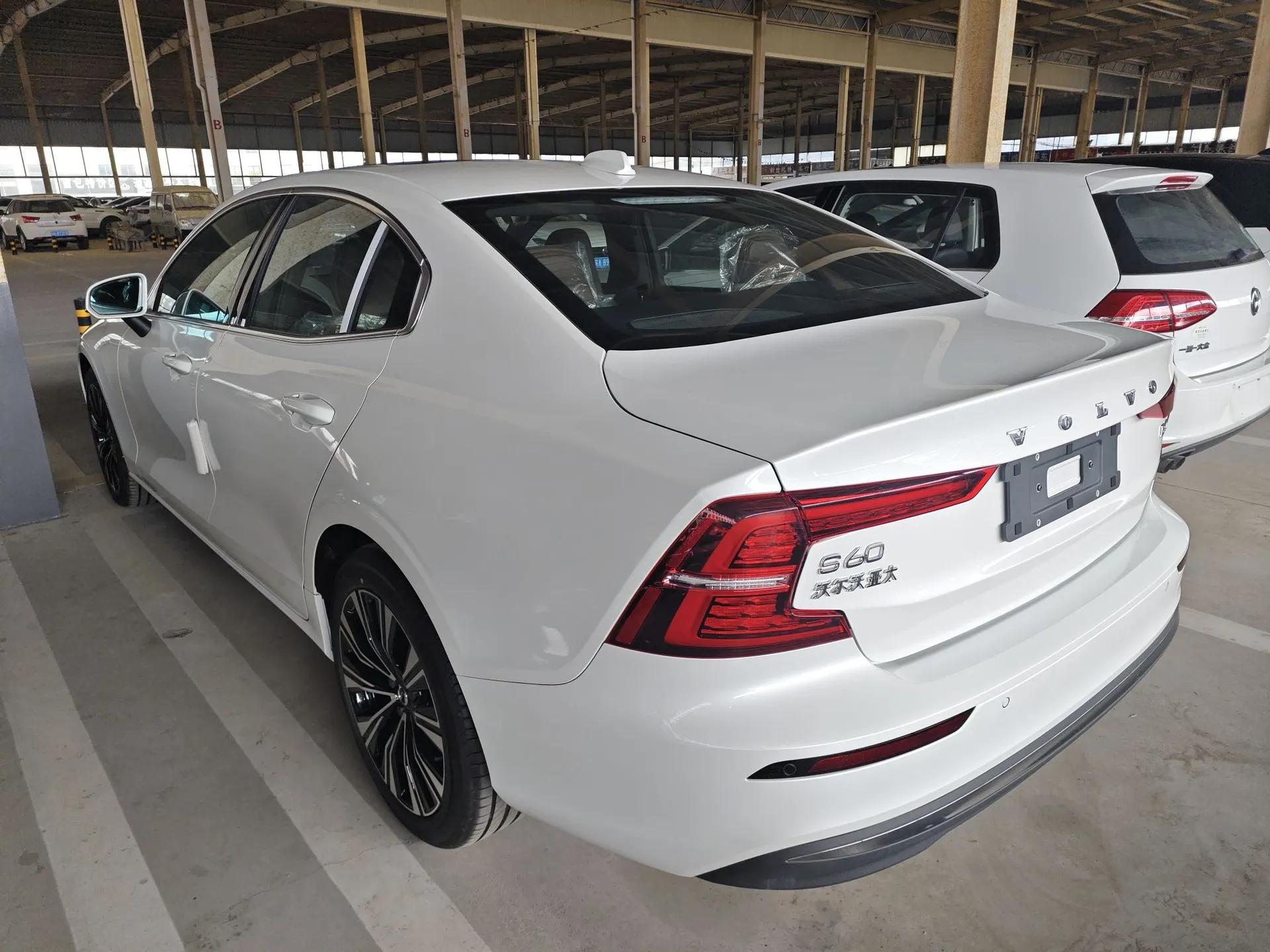 Volvo S60 2025 B4 Zhiyuan Luxury Edition — миниатюра 4