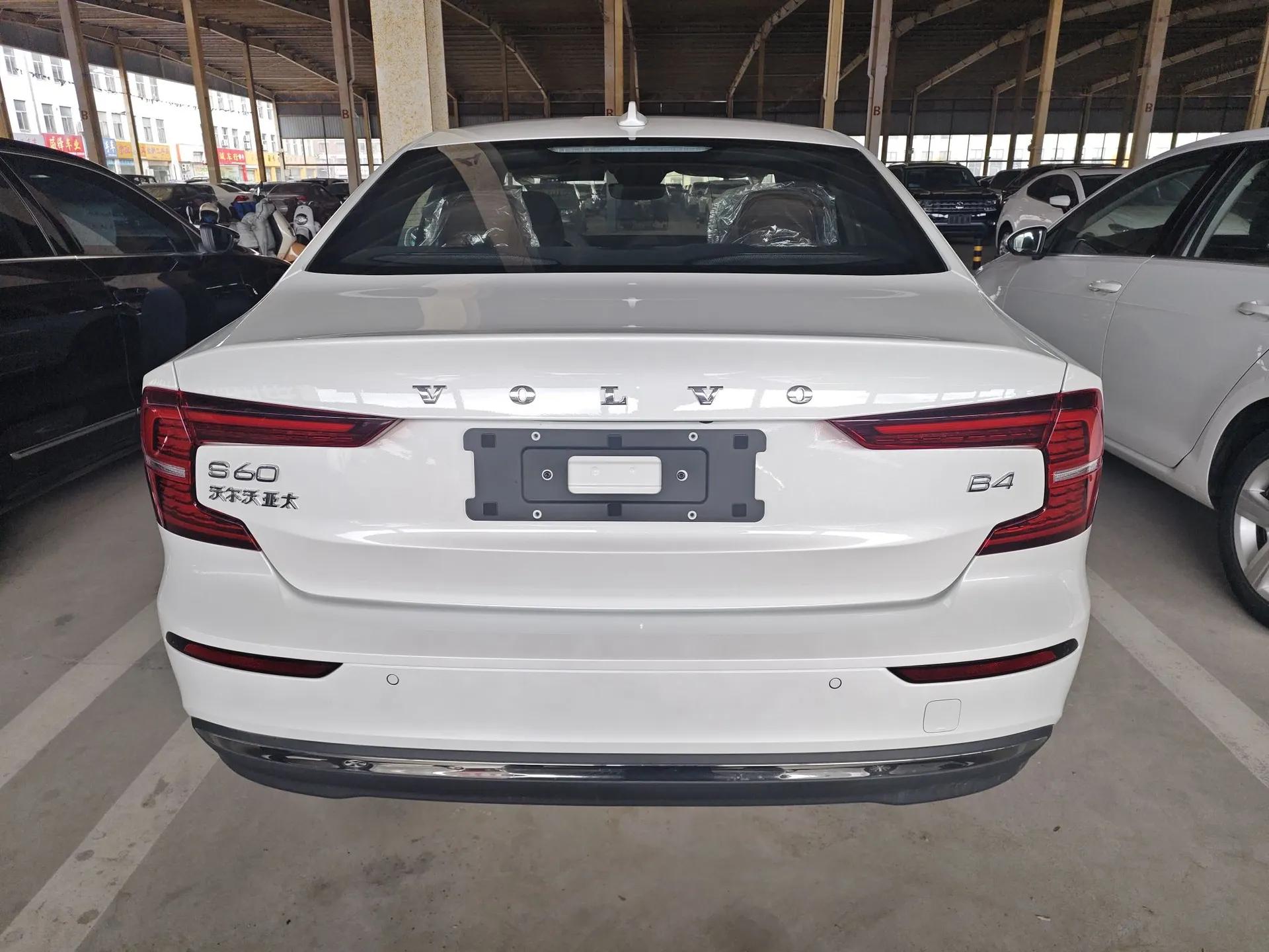 Volvo S60 2025 B4 Zhiyuan Luxury Edition — миниатюра 5