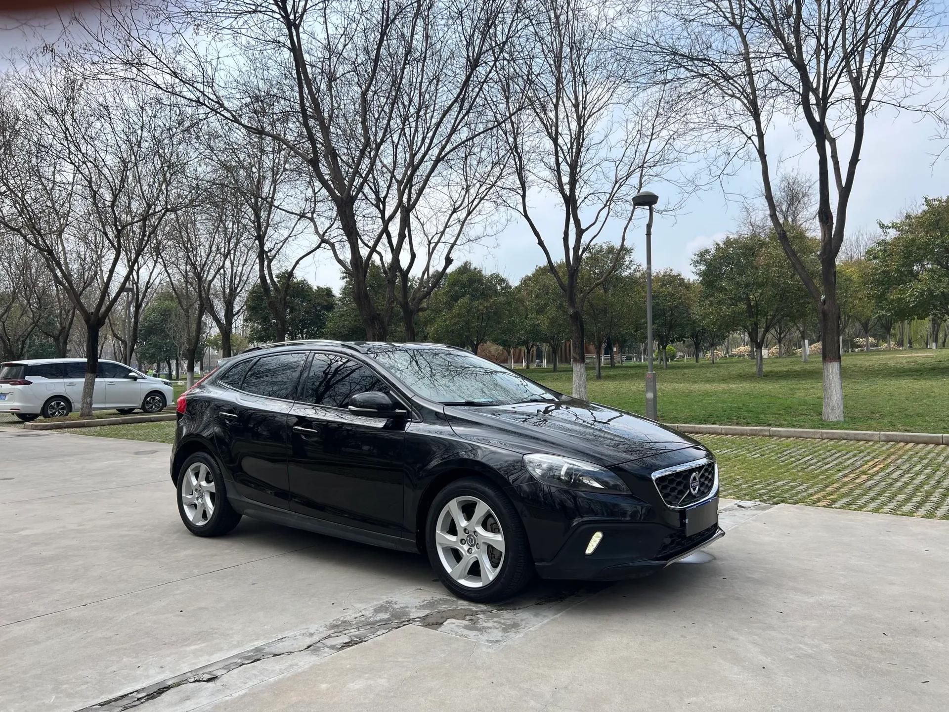 Volvo V40 2014 Cross Country T5 AWD Smart Luxury Edition — миниатюра 3