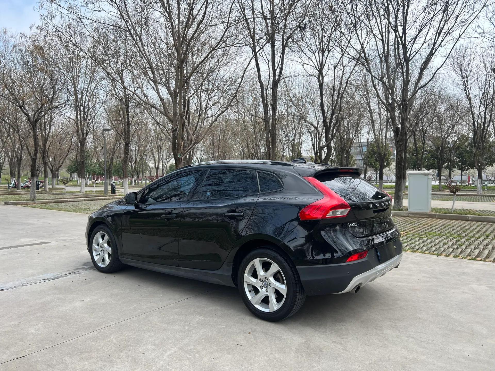 Volvo V40 2014 Cross Country T5 AWD Smart Luxury Edition — миниатюра 4