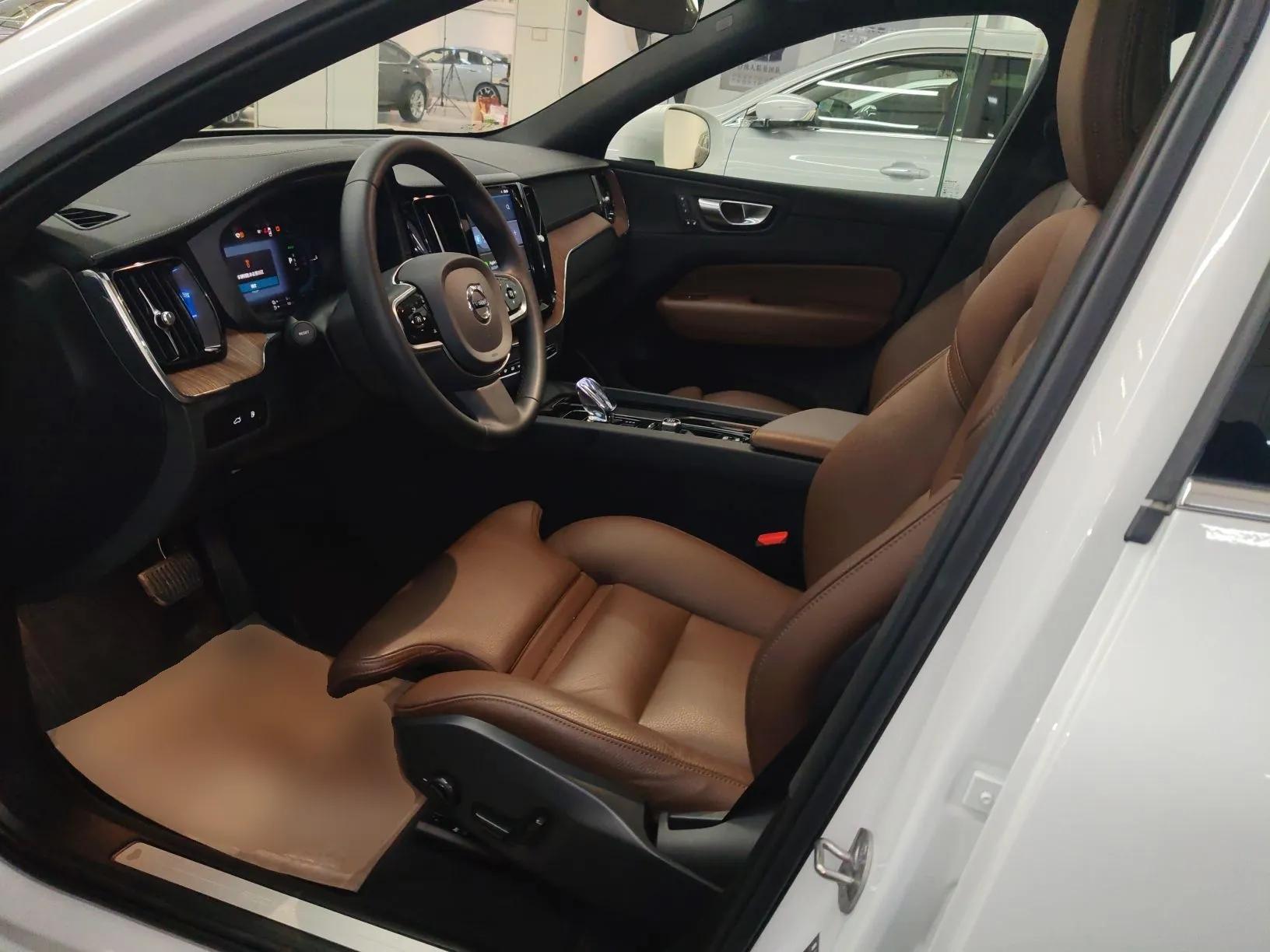 Volvo XC60 New Energy 2023 T8 Plug-in Hybrid Long-Range All-Wheel Drive Smart & Luxurious Enjoyment Edition — миниатюра 17