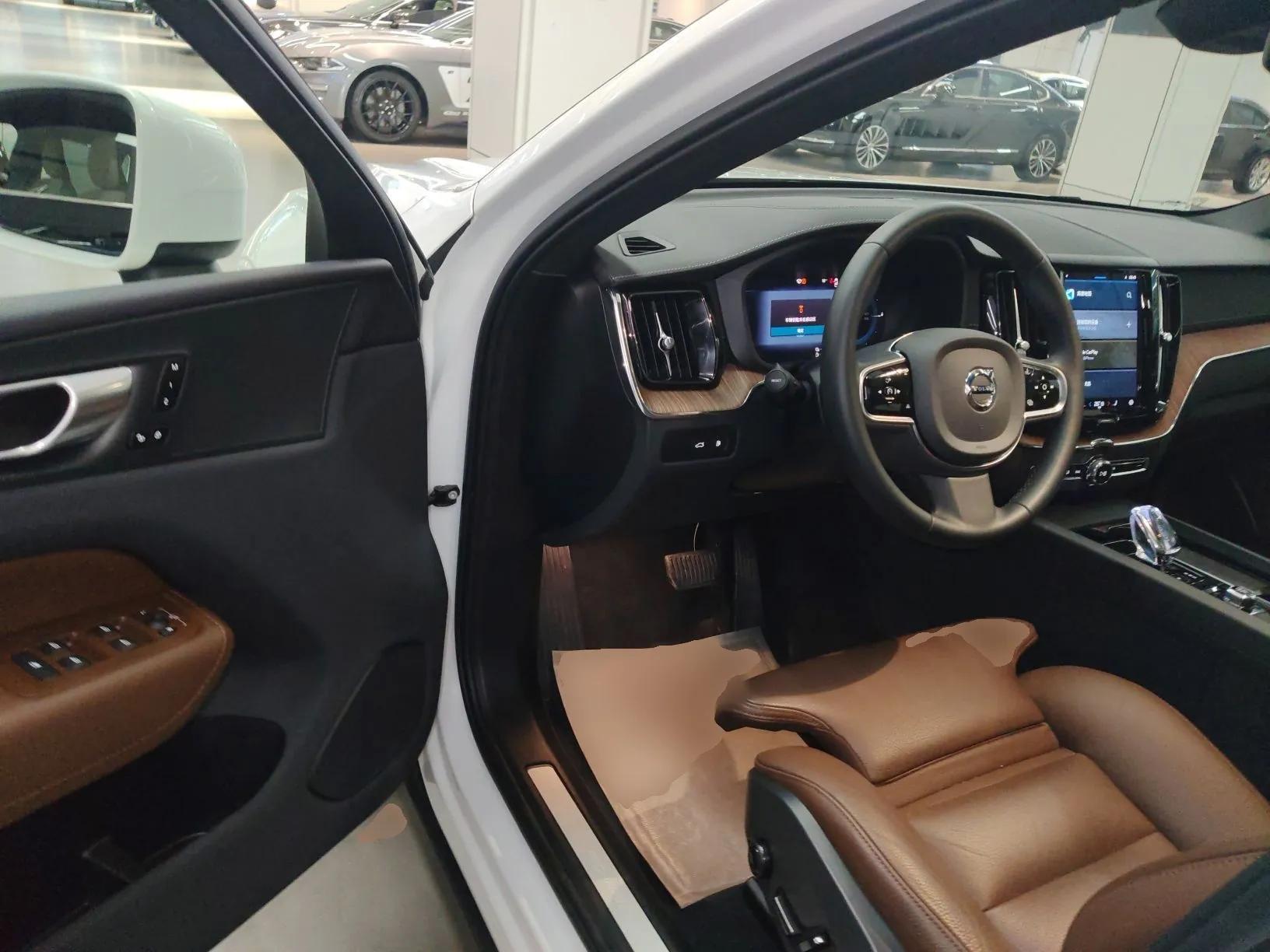 Volvo XC60 New Energy 2023 T8 Plug-in Hybrid Long-Range All-Wheel Drive Smart & Luxurious Enjoyment Edition — миниатюра 18