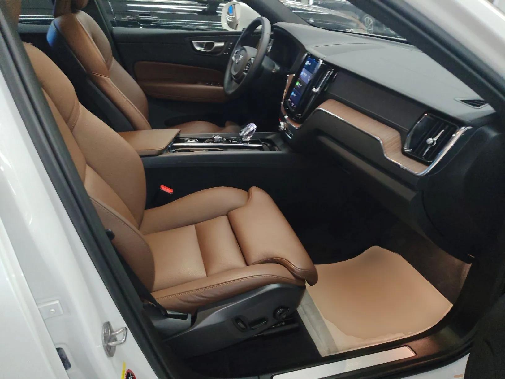 Volvo XC60 New Energy 2023 T8 Plug-in Hybrid Long-Range All-Wheel Drive Smart & Luxurious Enjoyment Edition — миниатюра 23