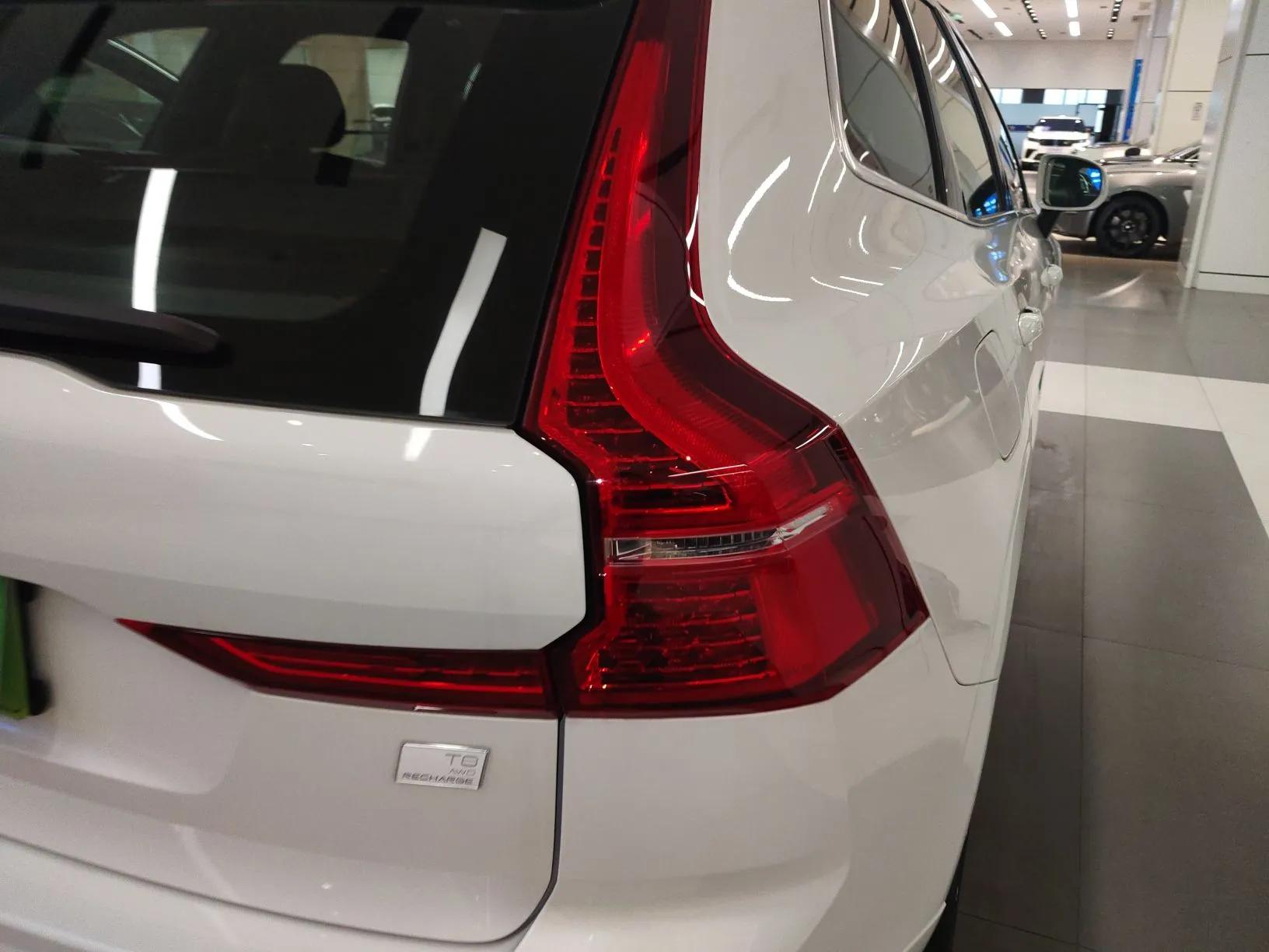 Volvo XC60 New Energy 2023 T8 Plug-in Hybrid Long-Range All-Wheel Drive Smart & Luxurious Enjoyment Edition — миниатюра 8