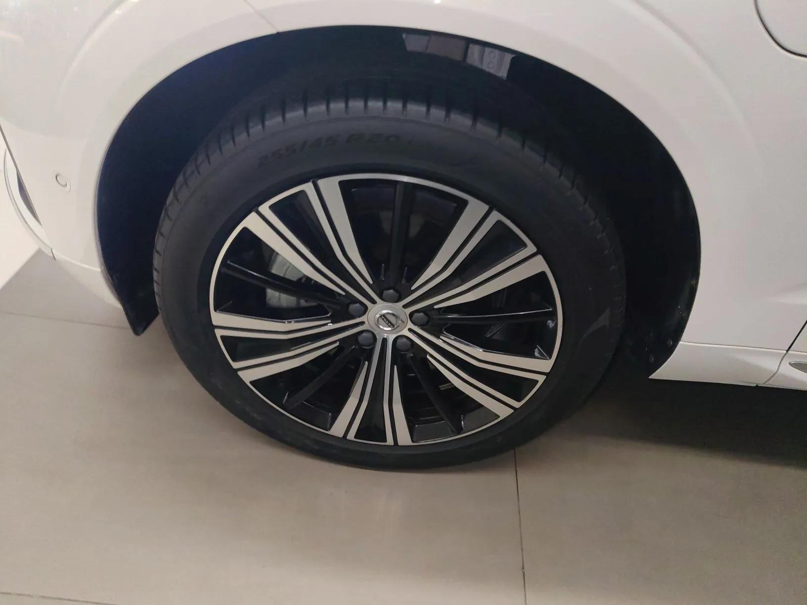 Volvo XC60 New Energy 2023 T8 Plug-in Hybrid Long-Range All-Wheel Drive Smart & Luxurious Enjoyment Edition — миниатюра 9