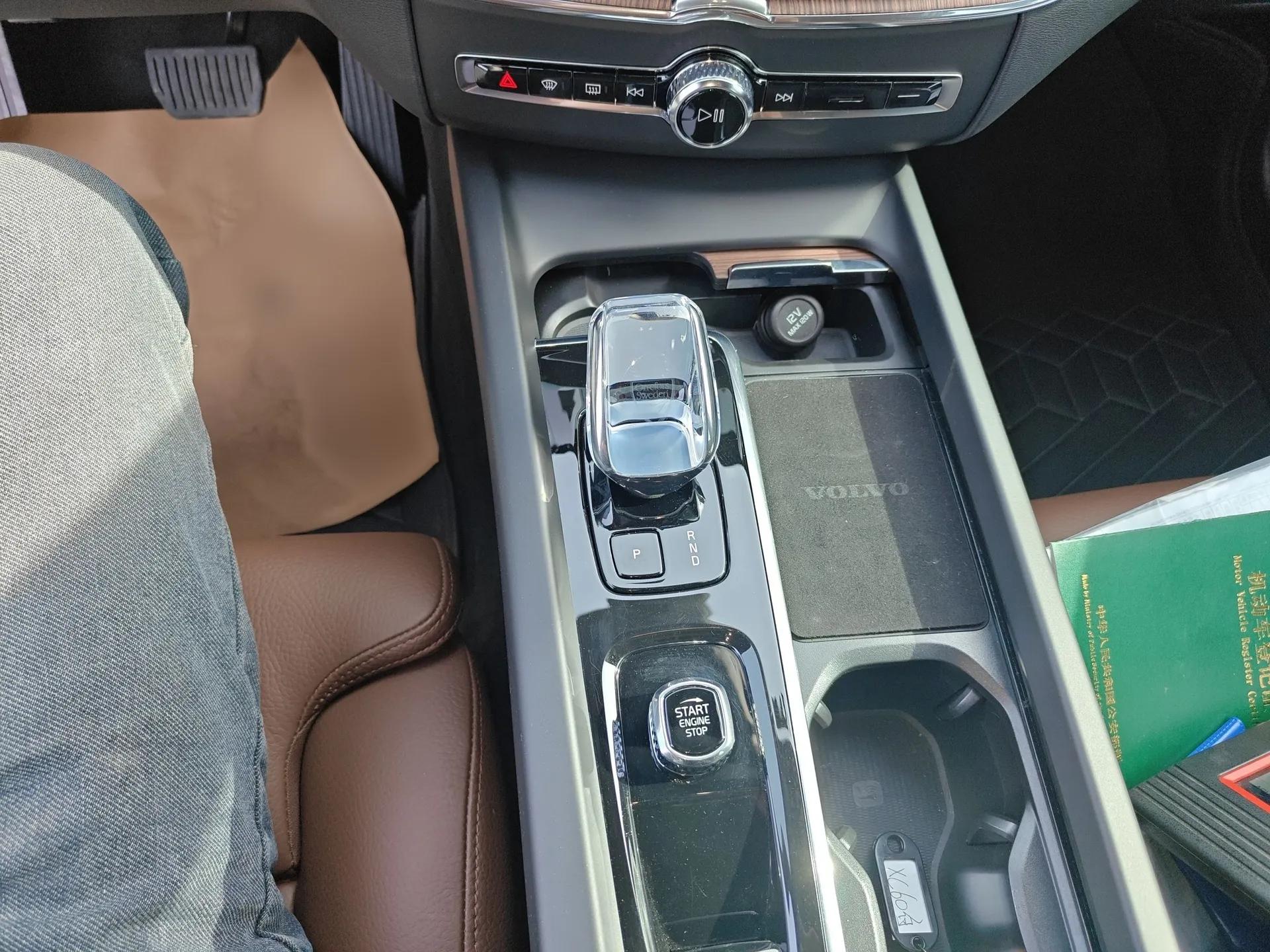 Volvo XC60 New Energy 2024 T8 Plug-in Hybrid Long-Range All-Wheel Drive Smart Luxury Edition — миниатюра 17
