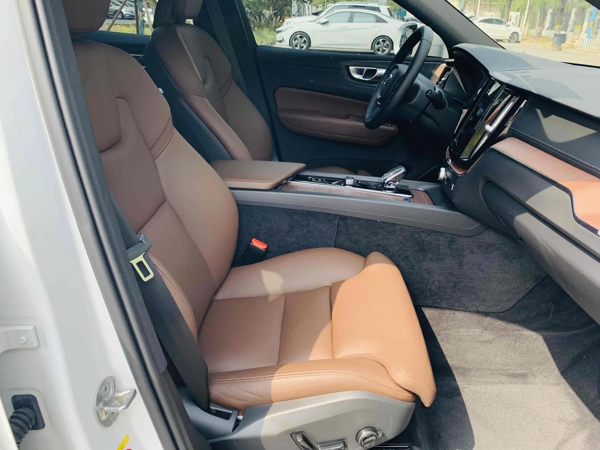 Volvo XC60 New Energy 2024 T8 Plug-in Hybrid Long-Range All-Wheel Drive Smart Luxury Edition — миниатюра 23