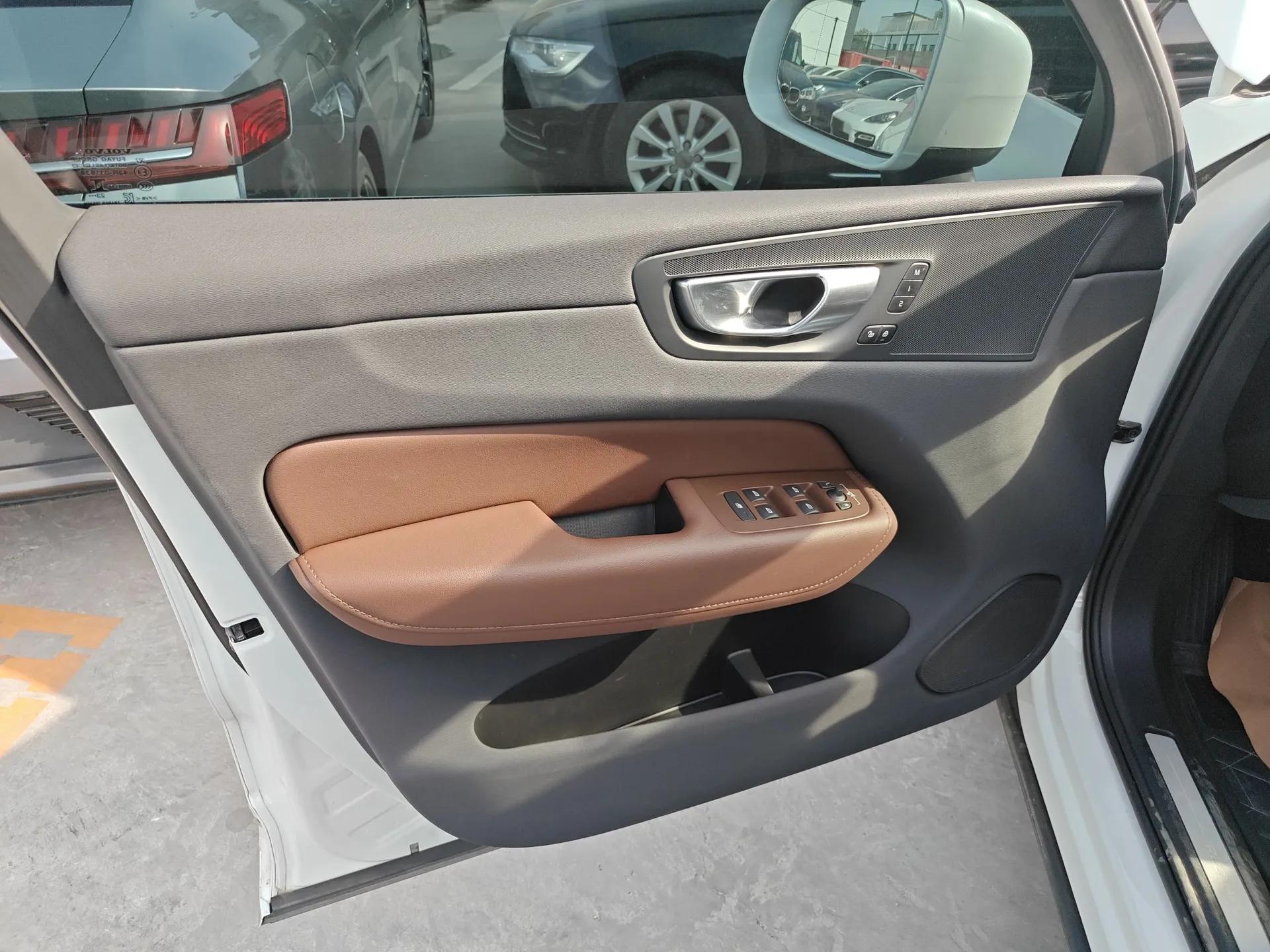 Volvo XC60 New Energy 2024 T8 Plug-in Hybrid Long-Range All-Wheel Drive Smart Luxury Edition — миниатюра 26