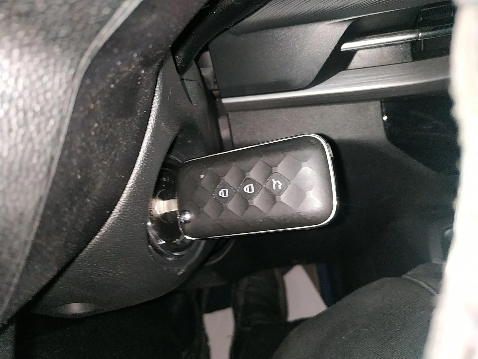 Wuling Jiachen 2022 1.5L Manual Light Comfort Edition — миниатюра 12