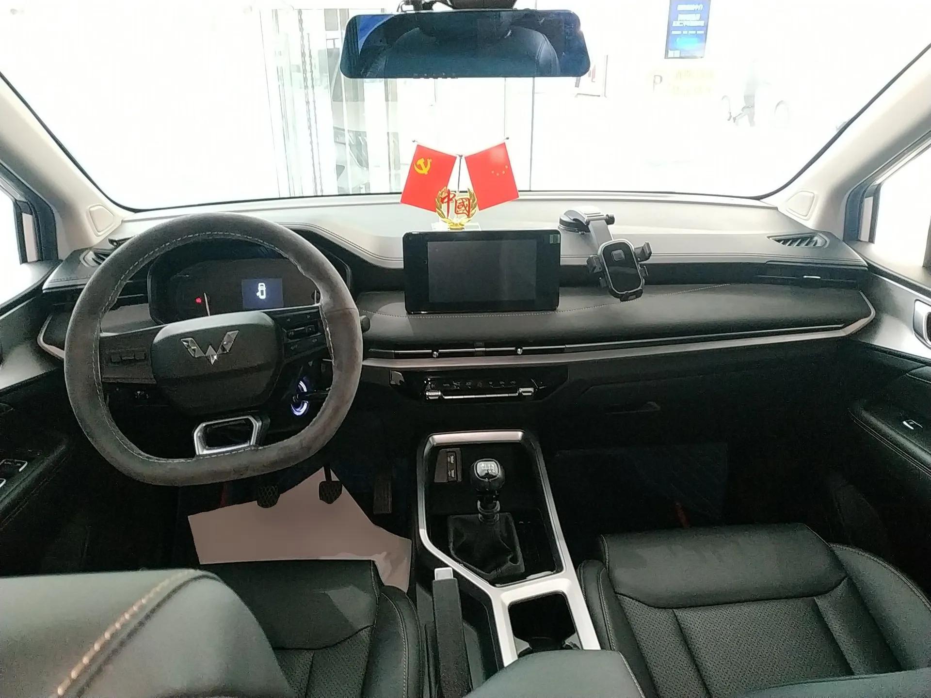 Wuling Jiachen 2022 1.5L Manual Light Comfort Edition — миниатюра 13