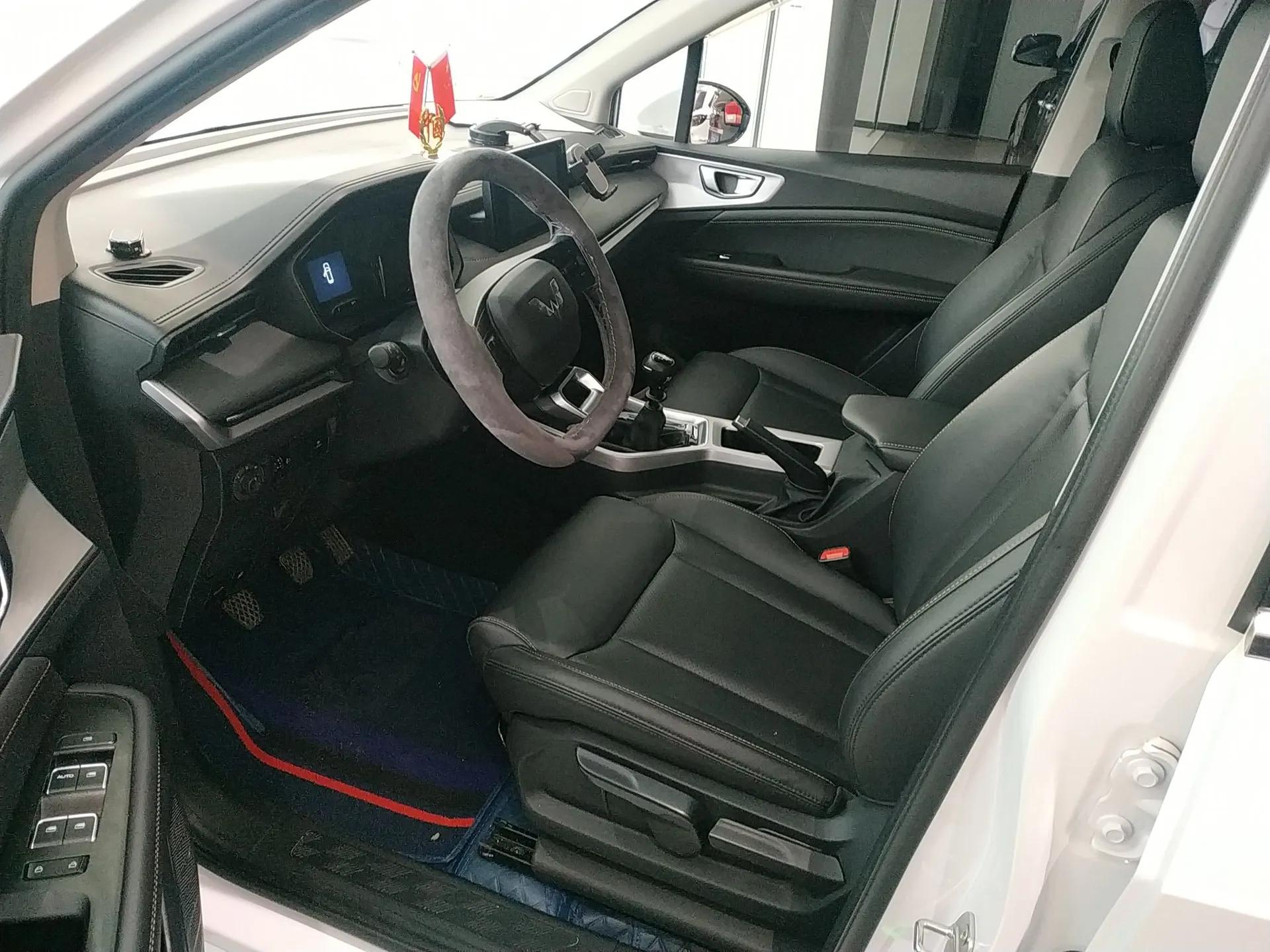 Wuling Jiachen 2022 1.5L Manual Light Comfort Edition — миниатюра 18