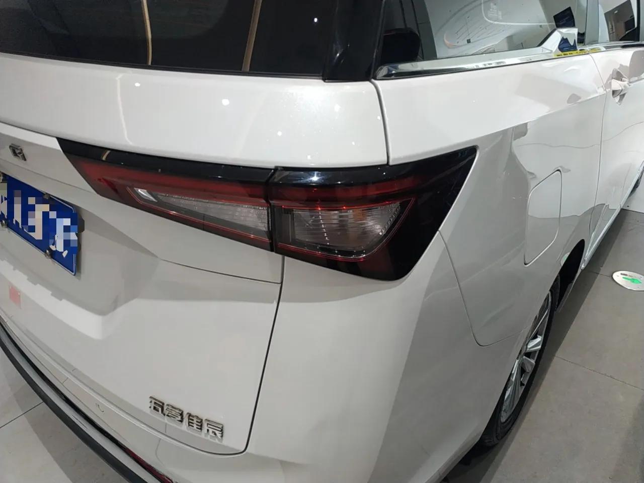 Wuling Jiachen 2022 1.5L Manual Light Comfort Edition — миниатюра 7