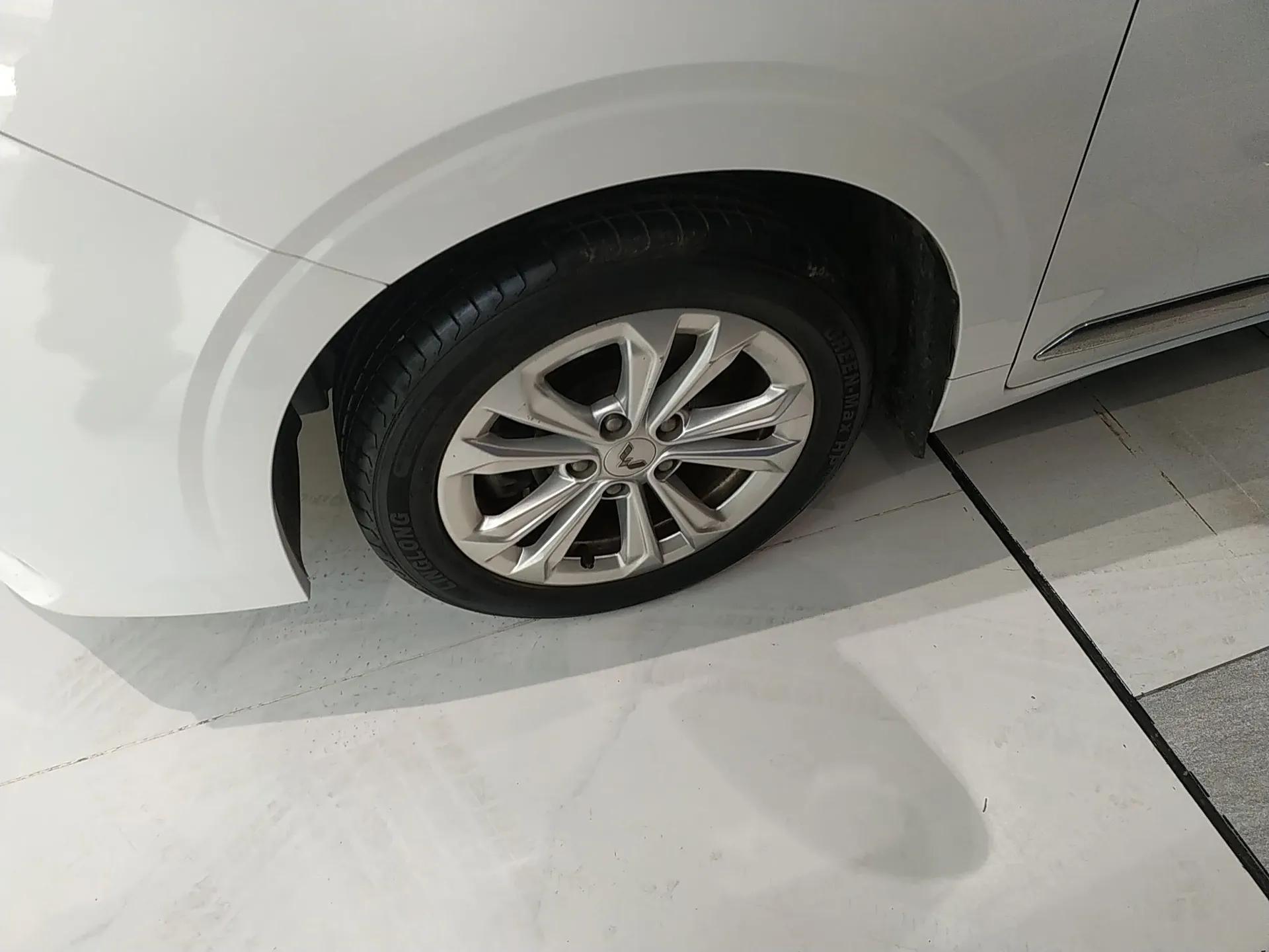 Wuling Jiachen 2022 1.5L Manual Light Comfort Edition — миниатюра 8