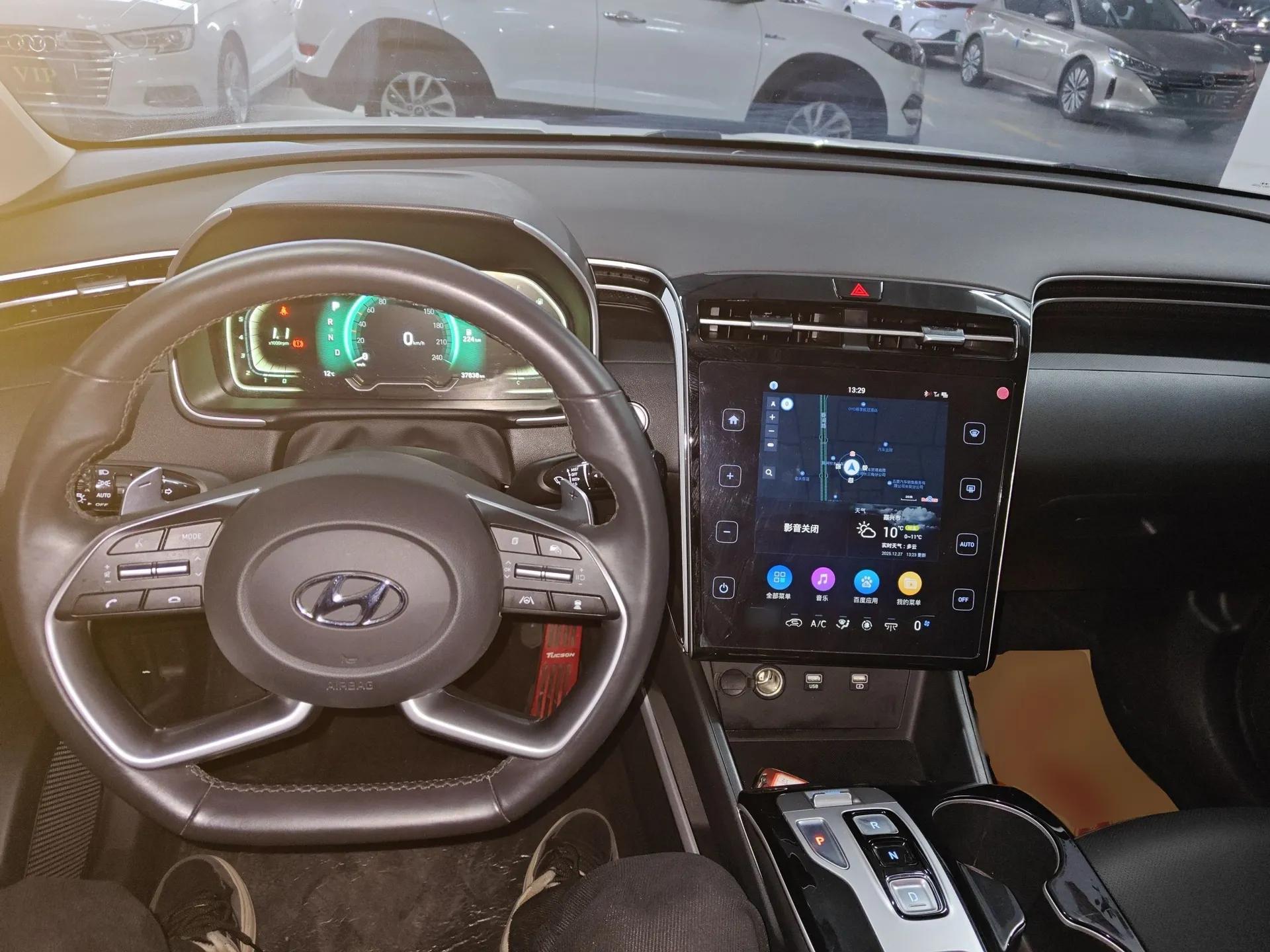 Hyundai Tucson 2023 Tucson L 1.5T Automatic Two-Wheel Drive DLX Luxury Edition — миниатюра 13