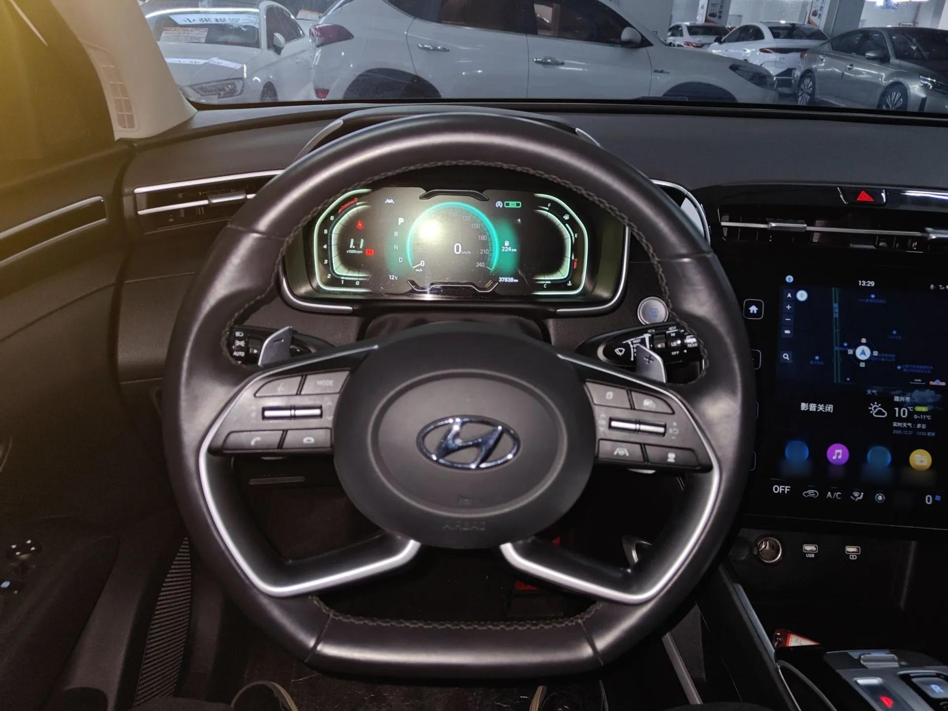Hyundai Tucson 2023 Tucson L 1.5T Automatic Two-Wheel Drive DLX Luxury Edition — миниатюра 14