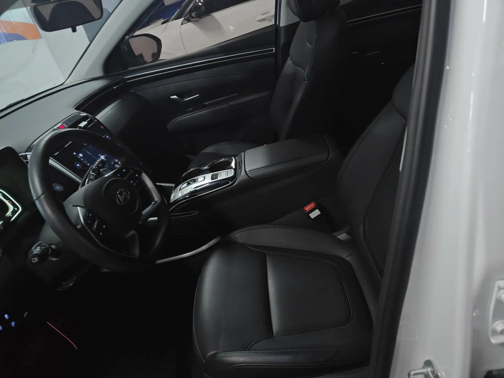Hyundai Tucson 2023 Tucson L 1.5T Automatic Two-Wheel Drive DLX Luxury Edition — миниатюра 18
