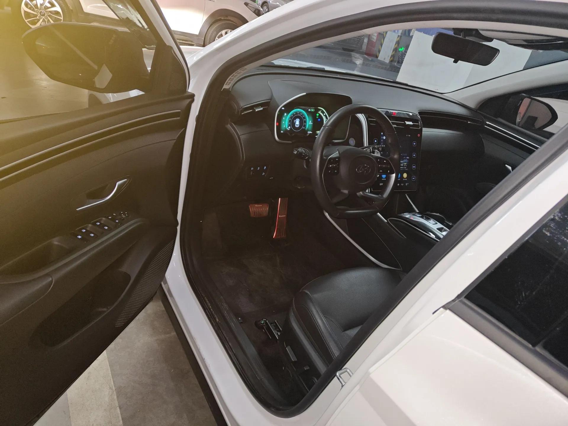 Hyundai Tucson 2023 Tucson L 1.5T Automatic Two-Wheel Drive DLX Luxury Edition — миниатюра 19