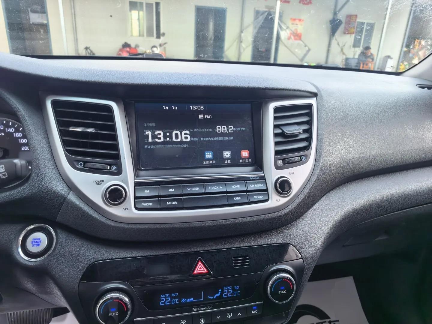 Hyundai Tucson 2015 1.6T Dual-Clutch Two-Wheel-Drive Smart Model — миниатюра 13