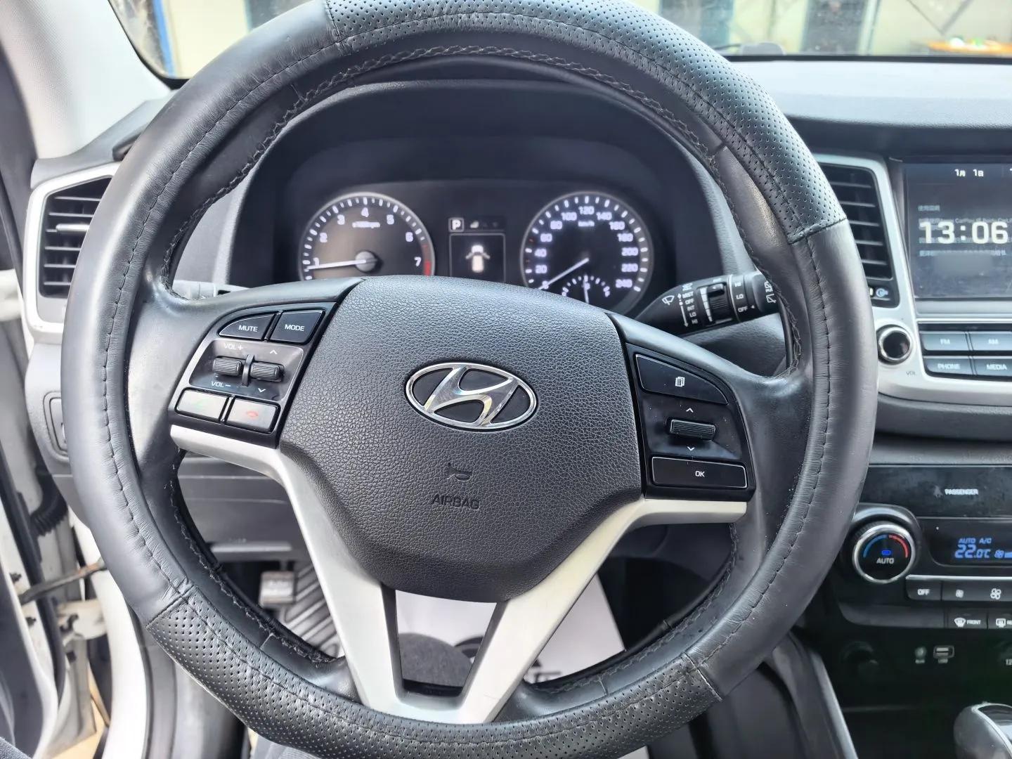 Hyundai Tucson 2015 1.6T Dual-Clutch Two-Wheel-Drive Smart Model — миниатюра 14