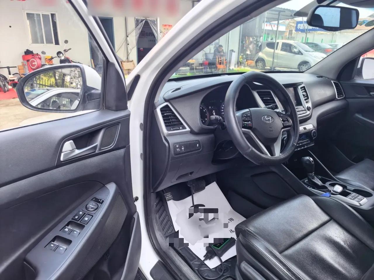 Hyundai Tucson 2015 1.6T Dual-Clutch Two-Wheel-Drive Smart Model — миниатюра 19
