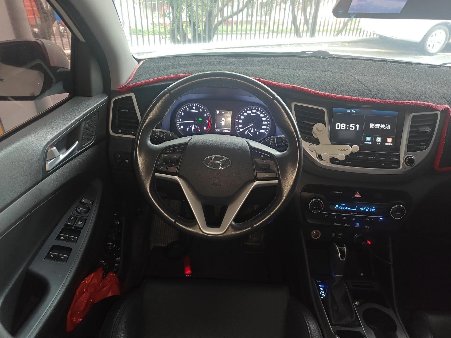 Hyundai Tucson 2015 1.6T Dual-Clutch Two-Wheel-Drive Smart Model — миниатюра 14