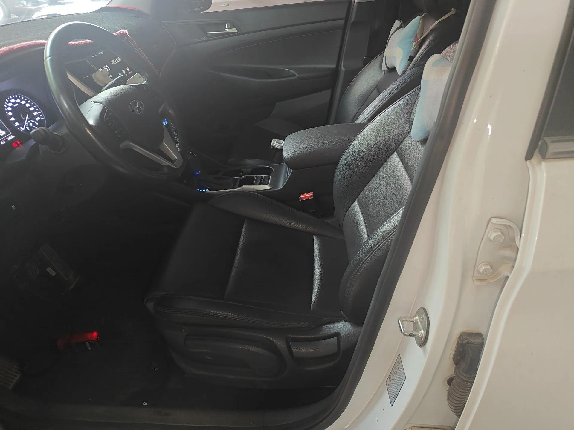 Hyundai Tucson 2015 1.6T Dual-Clutch Two-Wheel-Drive Smart Model — миниатюра 18