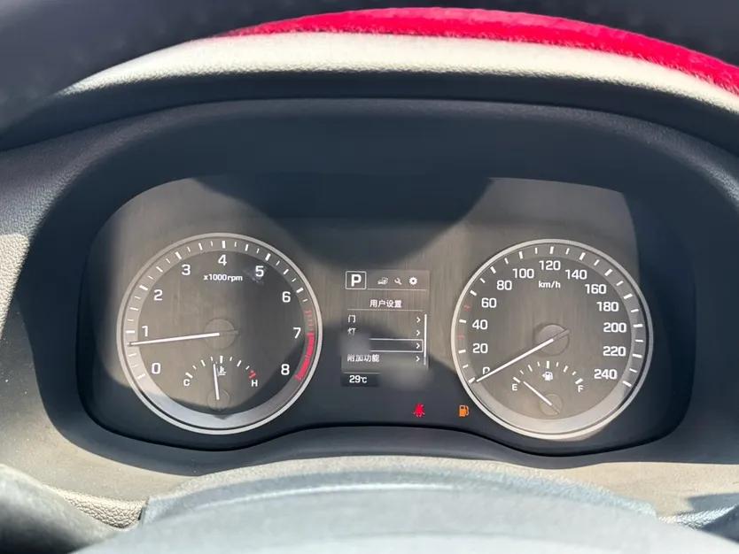 Hyundai Tucson 2015 1.6T Dual-Clutch Two-Wheel-Drive Smart Model — миниатюра 27