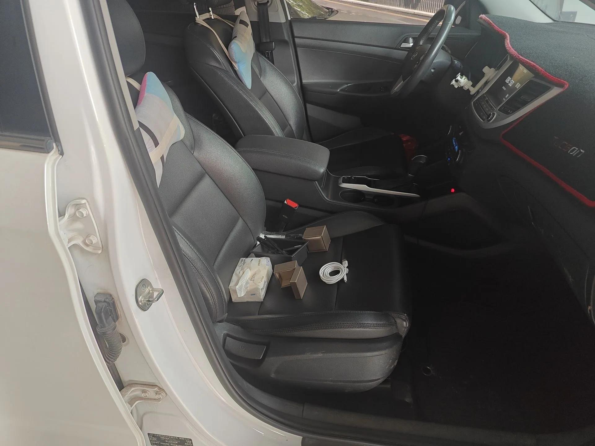 Hyundai Tucson 2015 1.6T Dual-Clutch Two-Wheel-Drive Smart Model — миниатюра 30