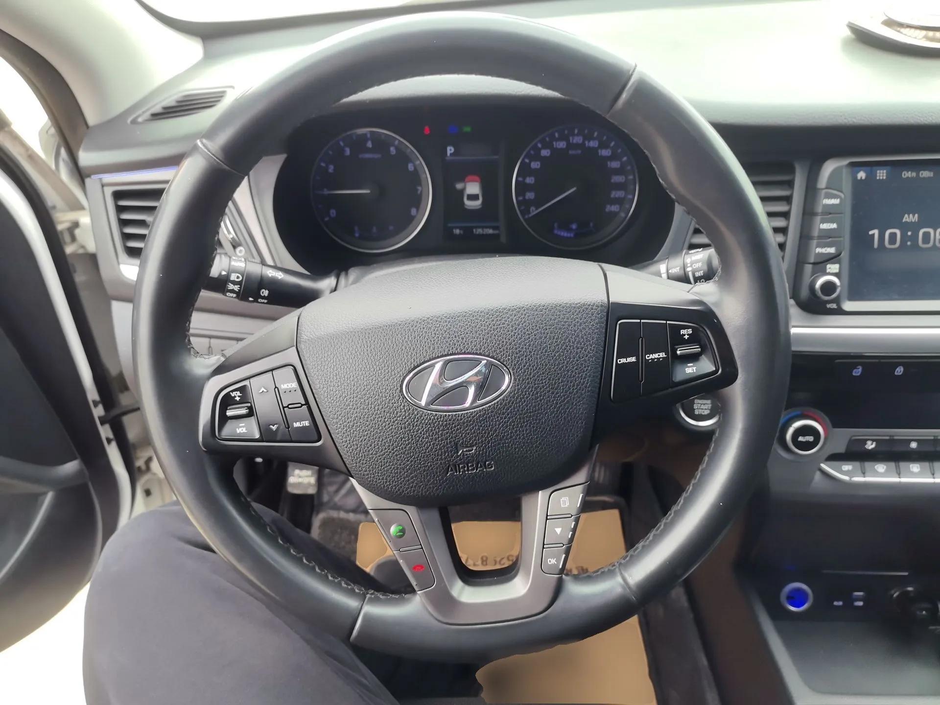 Hyundai Mistra 2017 1.8L Automatic Deluxe DLX Model China V Emission Standard — миниатюра 14