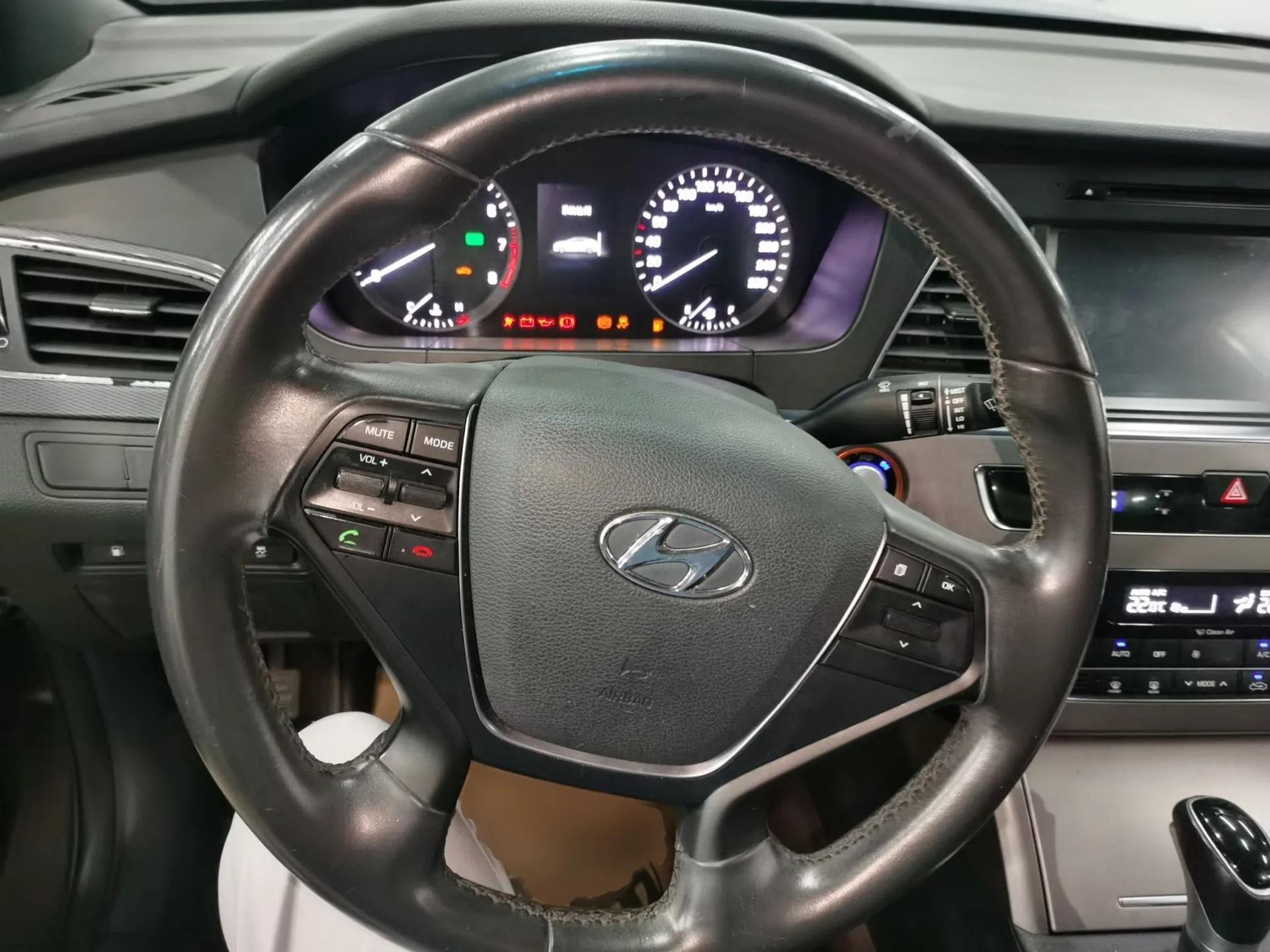 Hyundai Sonata 2015 1.6T GX Comfort Model — миниатюра 11