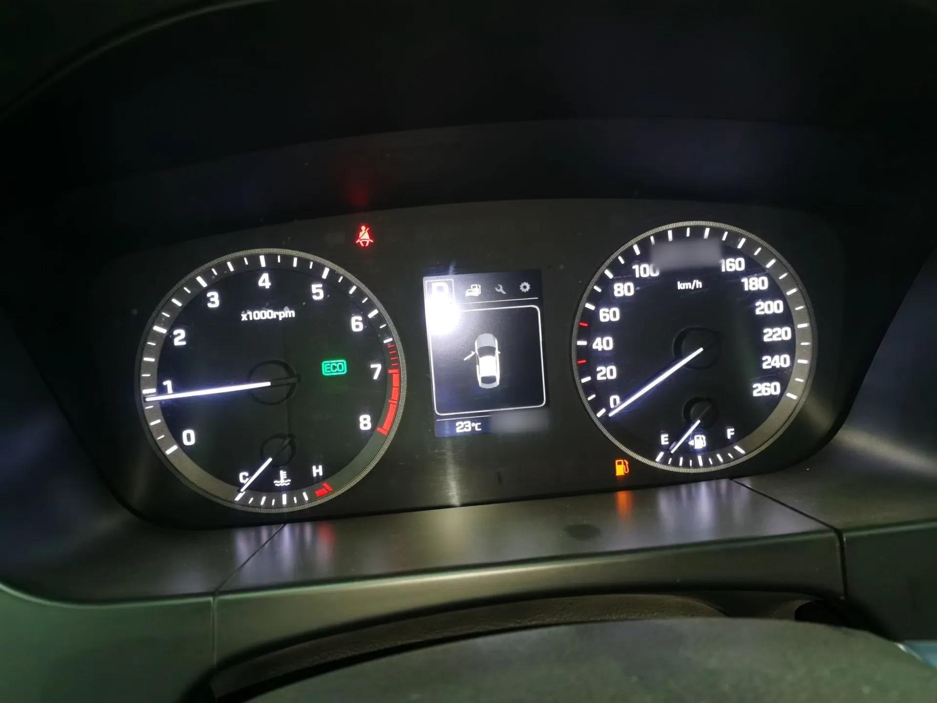 Hyundai Sonata 2015 1.6T GX Comfort Model — миниатюра 12