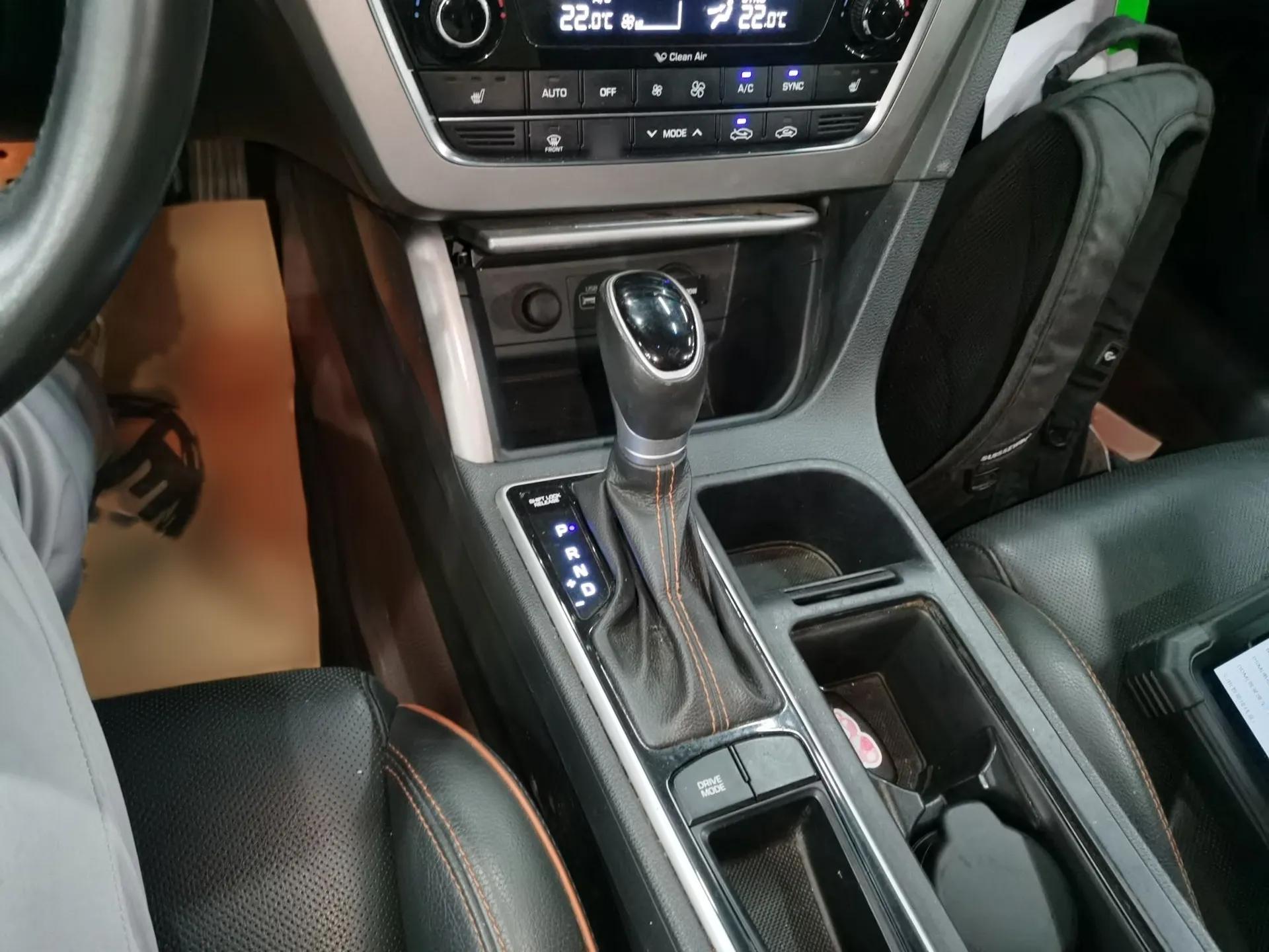 Hyundai Sonata 2015 1.6T GX Comfort Model — миниатюра 14