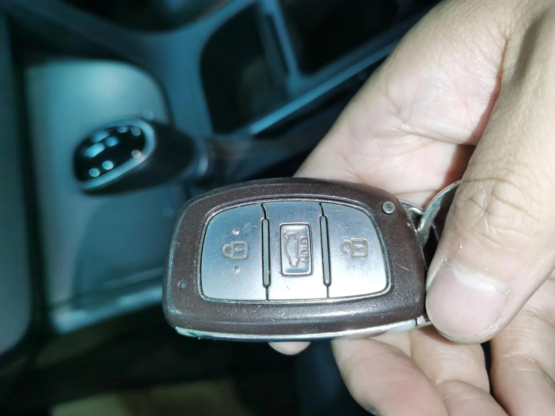 Hyundai Sonata 2015 1.6T GX Comfort Model — миниатюра 18