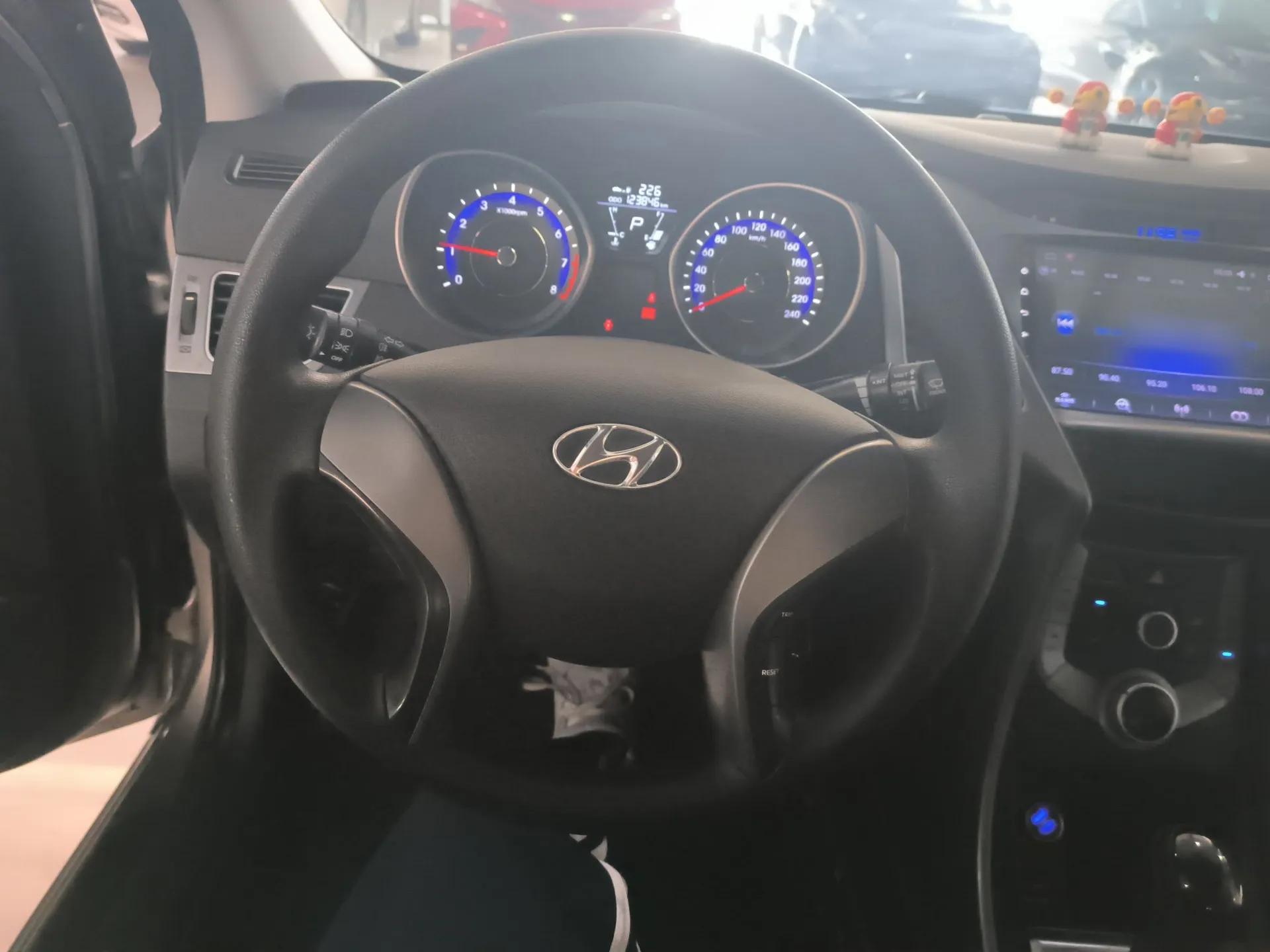 Hyundai Elantra (5th Generation / Langdong) 2016 1.6L Automatic Smart Version — миниатюра 13