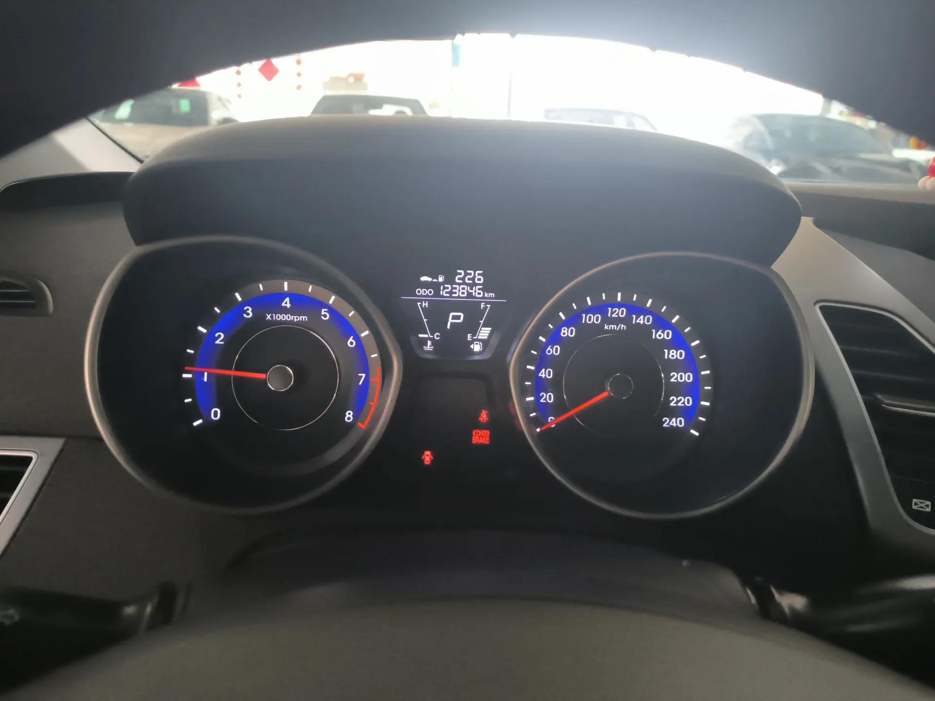 Hyundai Elantra (5th Generation / Langdong) 2016 1.6L Automatic Smart Version — миниатюра 14