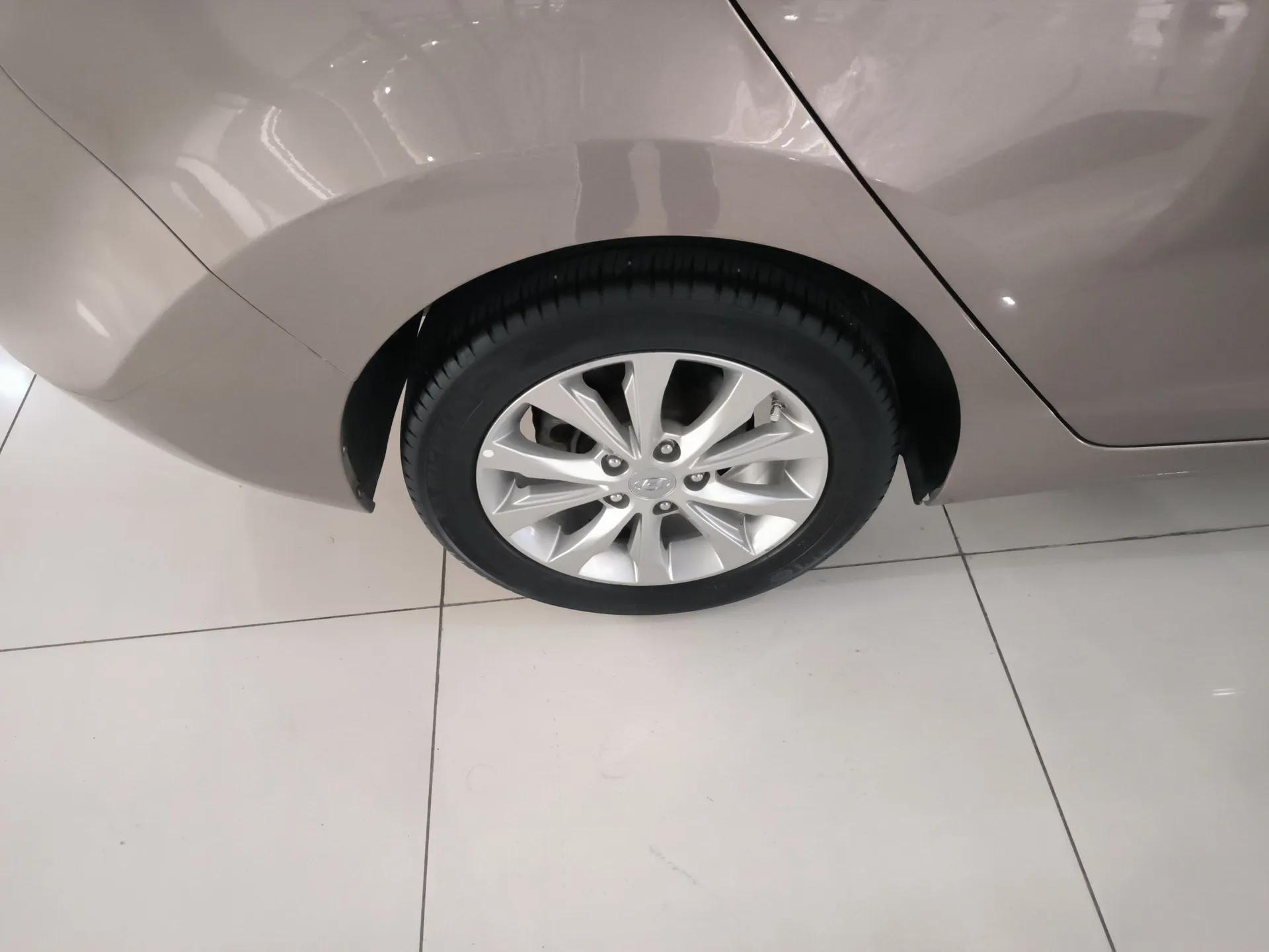 Hyundai Elantra (5th Generation / Langdong) 2016 1.6L Automatic Smart Version — миниатюра 10