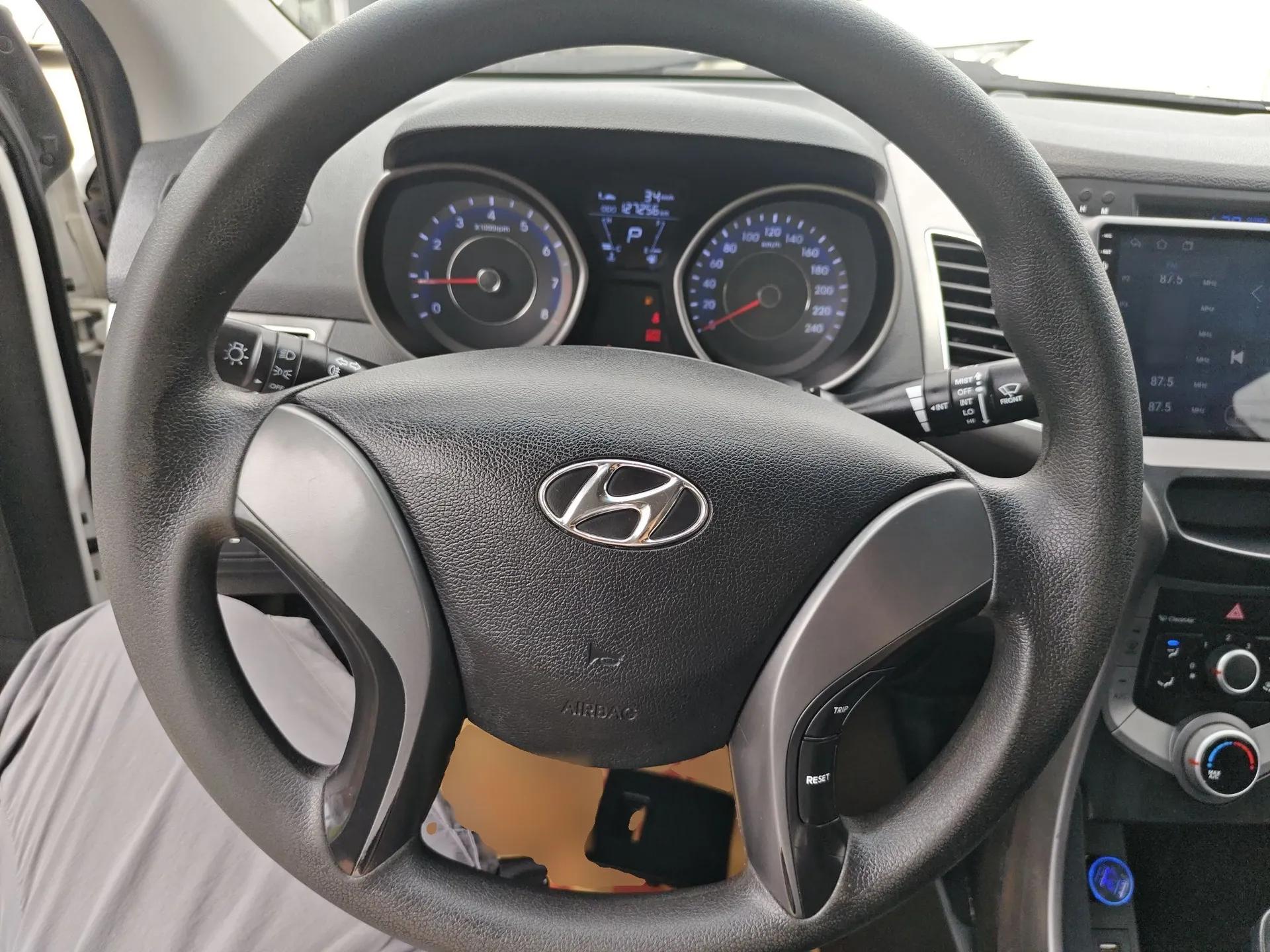 Hyundai Elantra (5th Generation / Langdong) 2016 1.6L Automatic Smart Version — миниатюра 14