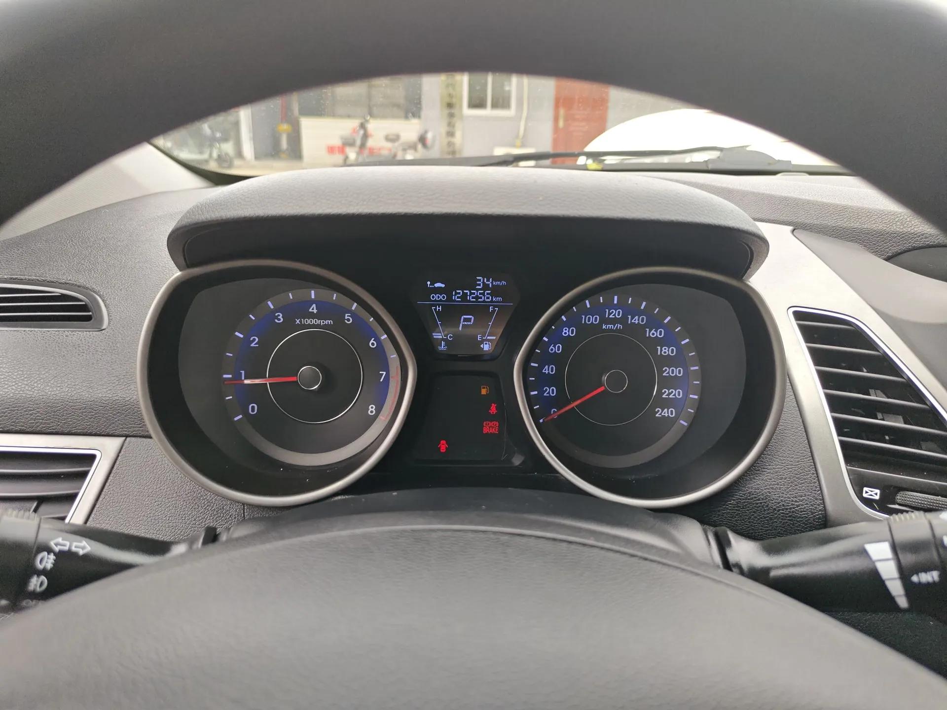 Hyundai Elantra (5th Generation / Langdong) 2016 1.6L Automatic Smart Version — миниатюра 15