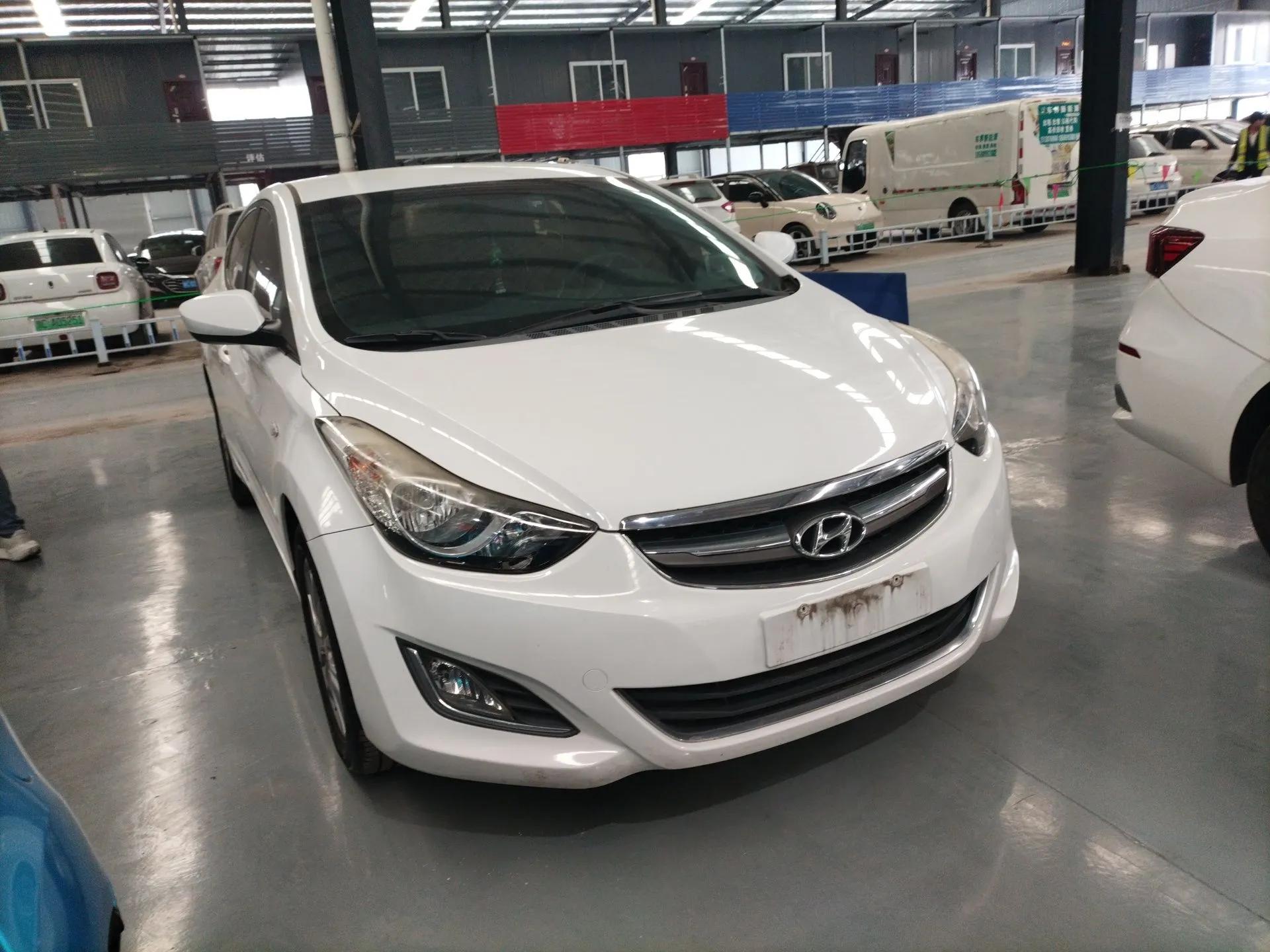 Hyundai Elantra (5th Generation / Langdong) 2012 1.6L Automatic Fashion Edition — миниатюра 3
