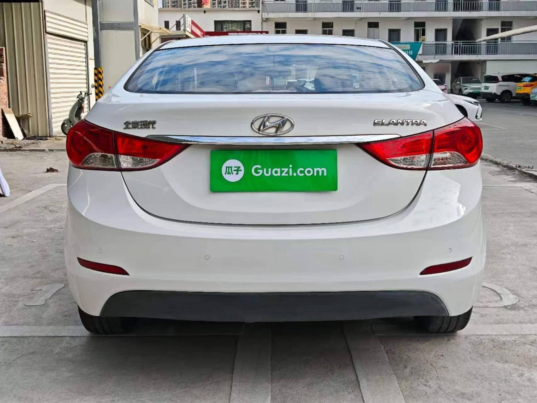 Hyundai Elantra (5th Generation / Langdong) 2012 1.6L Automatic Fashion Edition — миниатюра 3