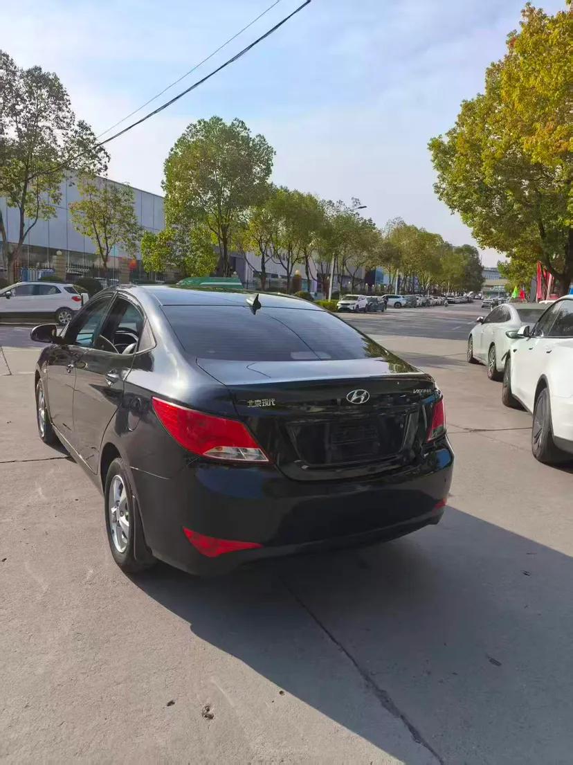 Hyundai Verna (older generation) 2016 1.4L Automatic Smart GLS — миниатюра 4