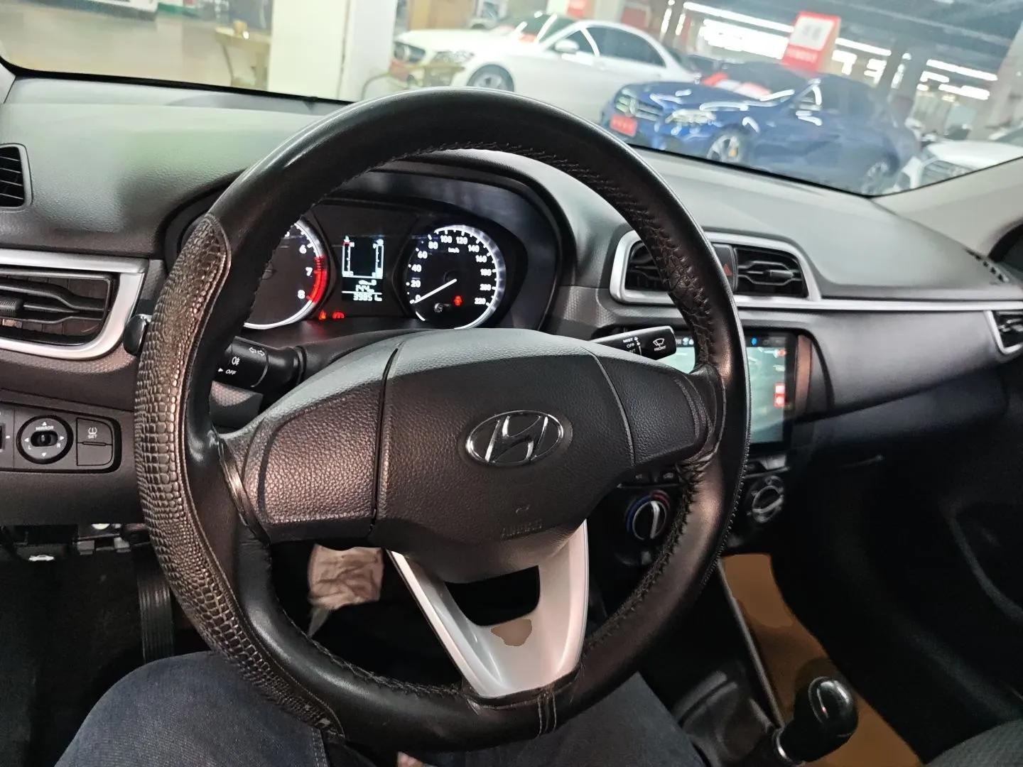 Hyundai Verna (older generation) 2020 1.4L Manual GL Refreshed Edition — миниатюра 12