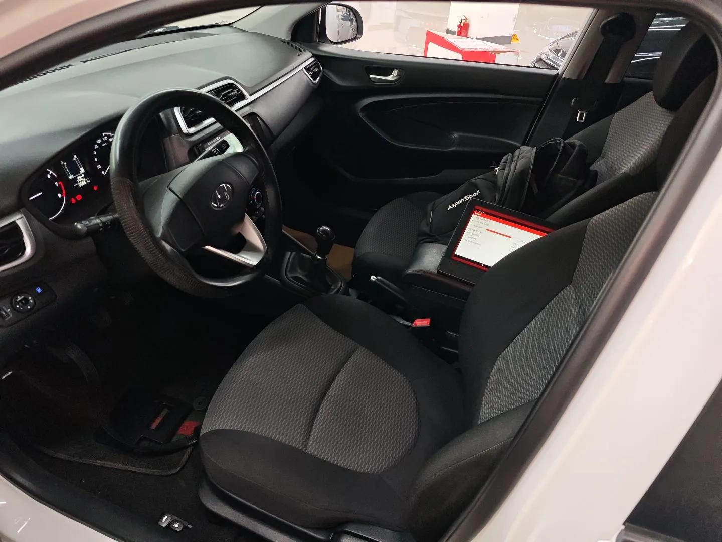 Hyundai Verna (older generation) 2020 1.4L Manual GL Refreshed Edition — миниатюра 17