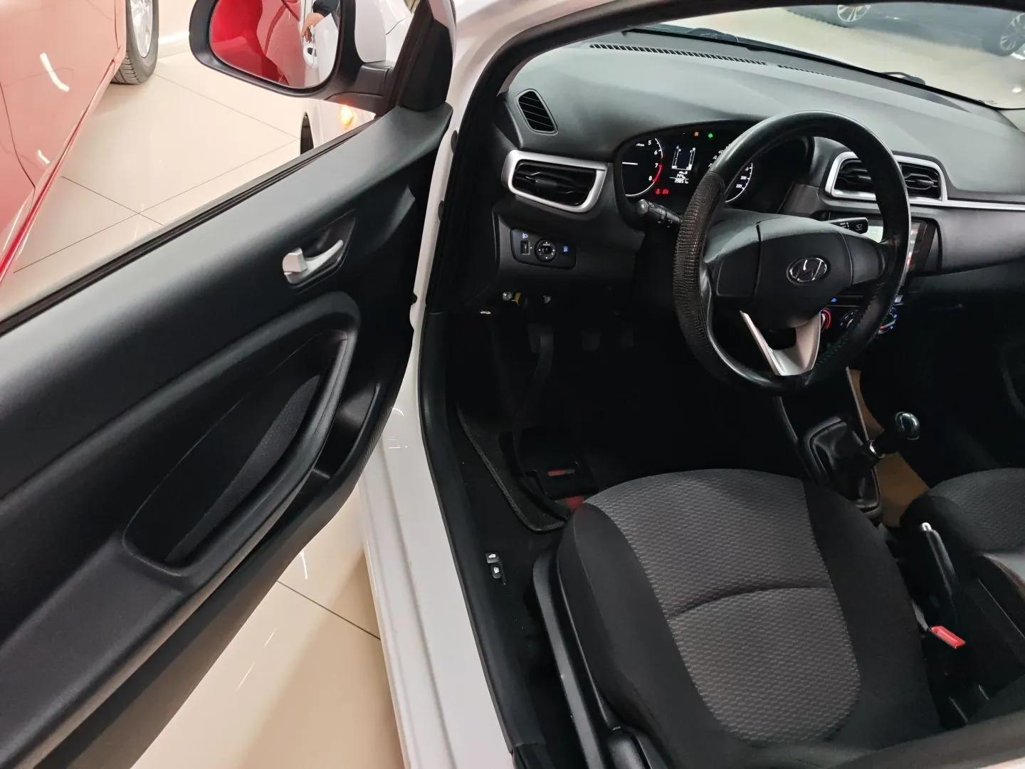 Hyundai Verna (older generation) 2020 1.4L Manual GL Refreshed Edition — миниатюра 18